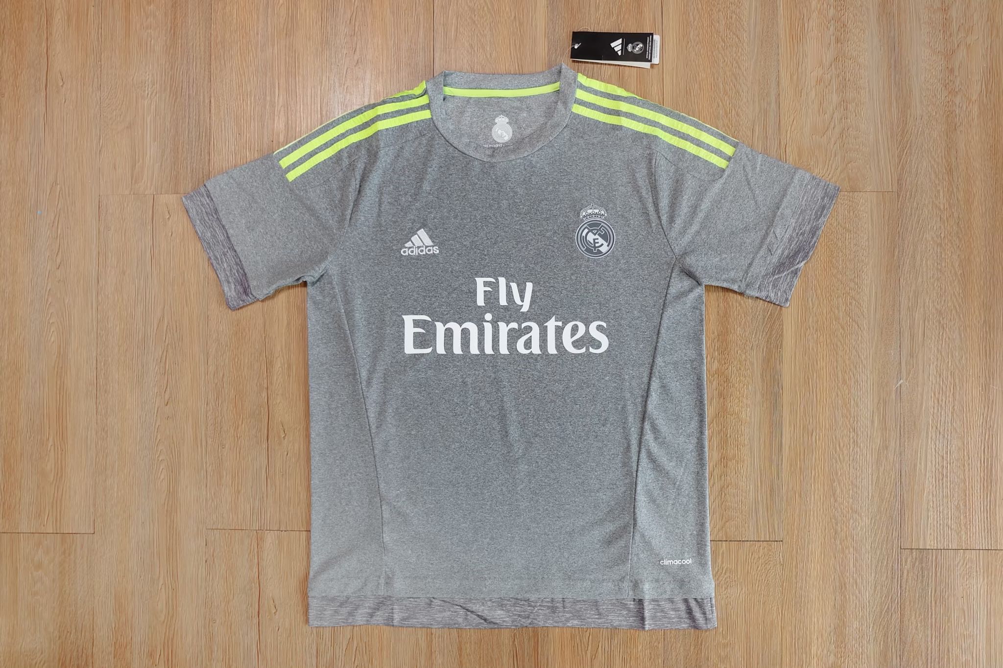 เสื้อย้อนยุคเรอัล มาดริด เกรดแฟนบอล