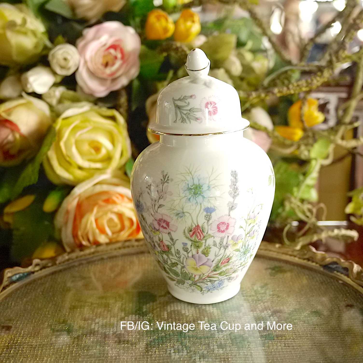 โถ Aynsley Wild Tudor