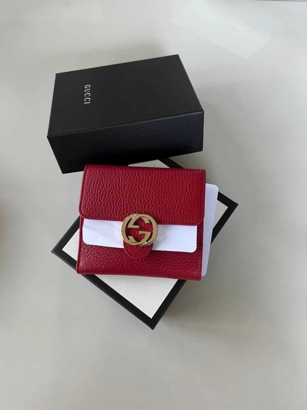 📌(ทักเชทก่อนสั่งซื้อ  gucci short interlocking wallet  Size : 12cm X 11 x3cm  ใส่การ์ด 10 ใบ ช่องใส