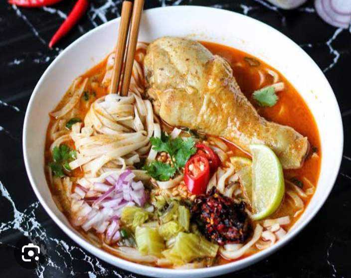 ข้าวซอยไก่ ร้านสะพานคู่รัก