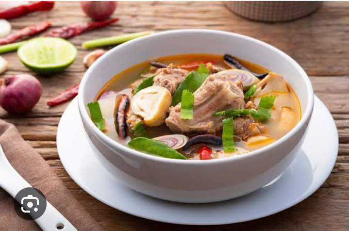 ต้มแซ่บหมู ร้านสะพานคู่รัก