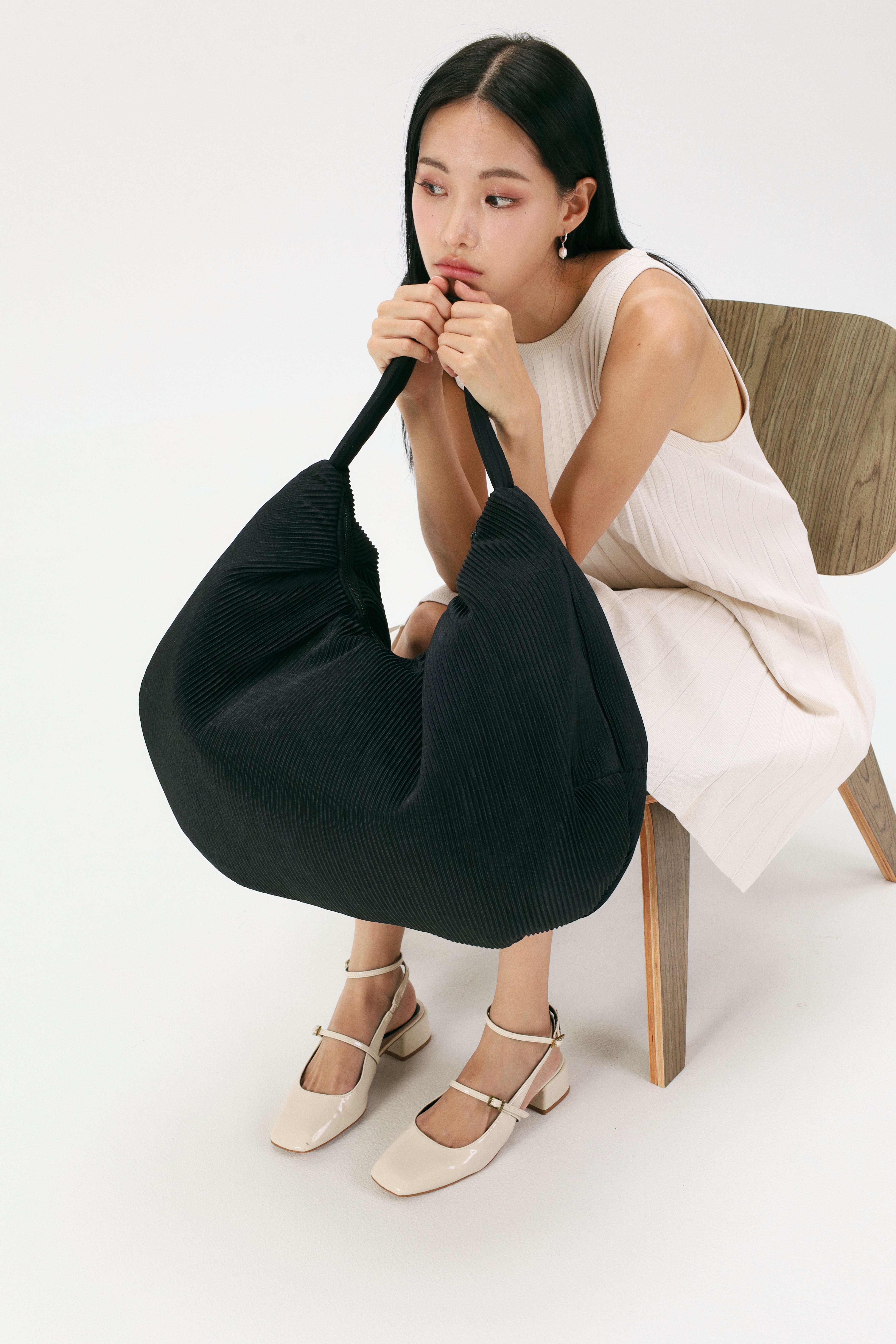 CARRY ON THE SHOULDER - BLACK