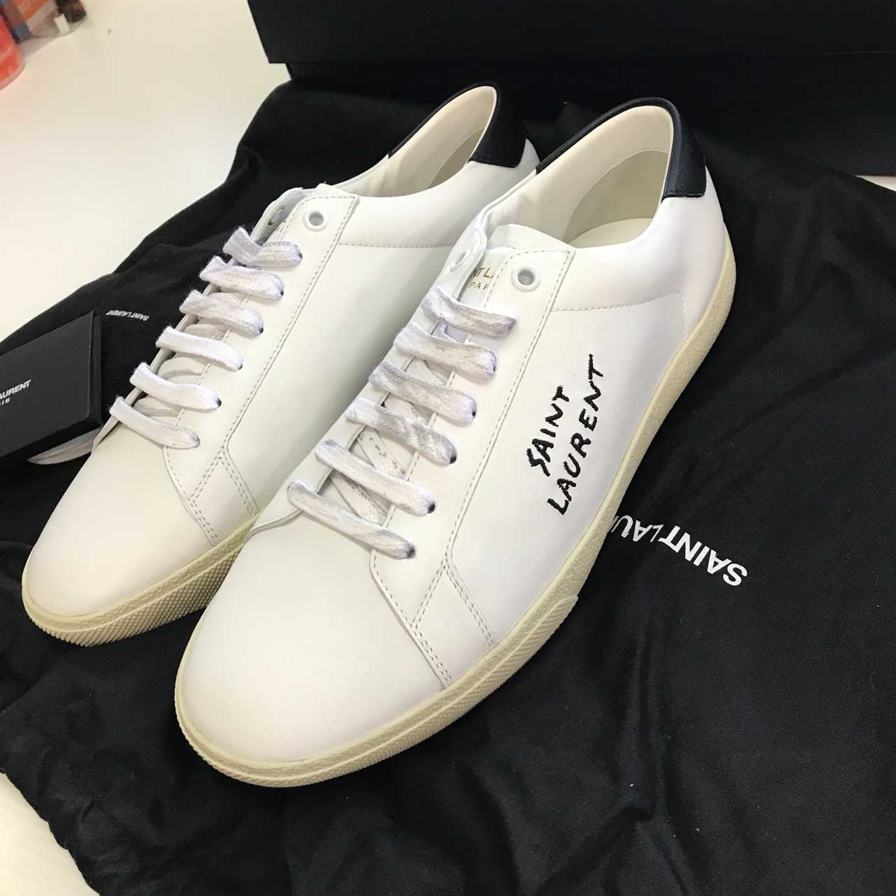 รองเท้า YSL Sneaker สีขาวแบบหนัง