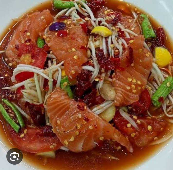 ตำแซลมอน ร้านสถานี ตำ ยำ นัว