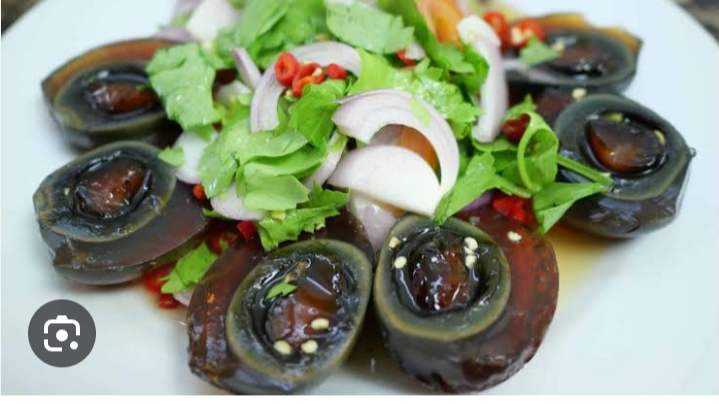 ยำไข่เยียวม้า ร้านสถานี ตำ ยำ นัว