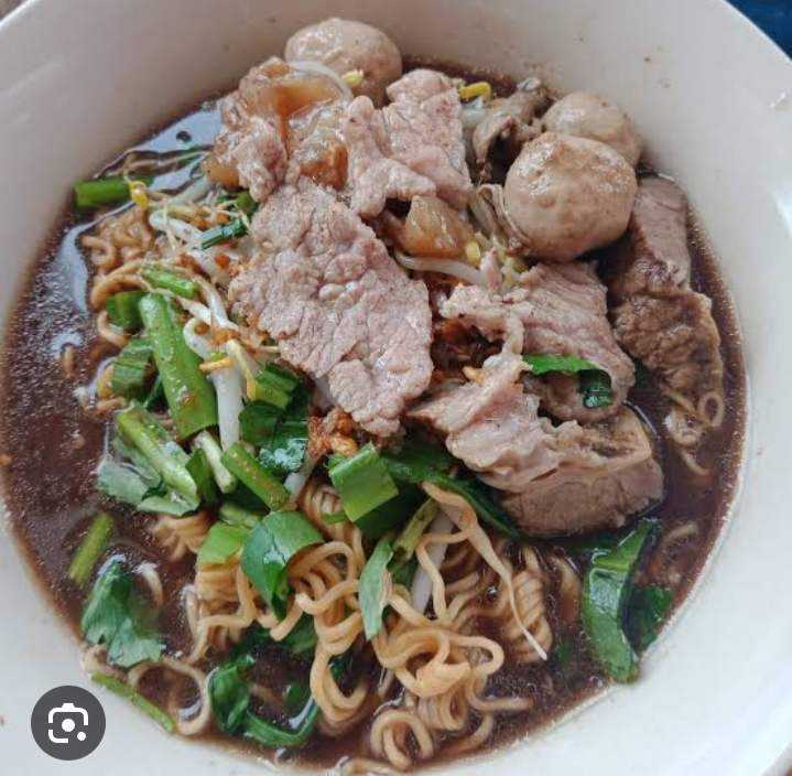ก๋วยเตี๋ยว ร้านแม่หลวงปิว