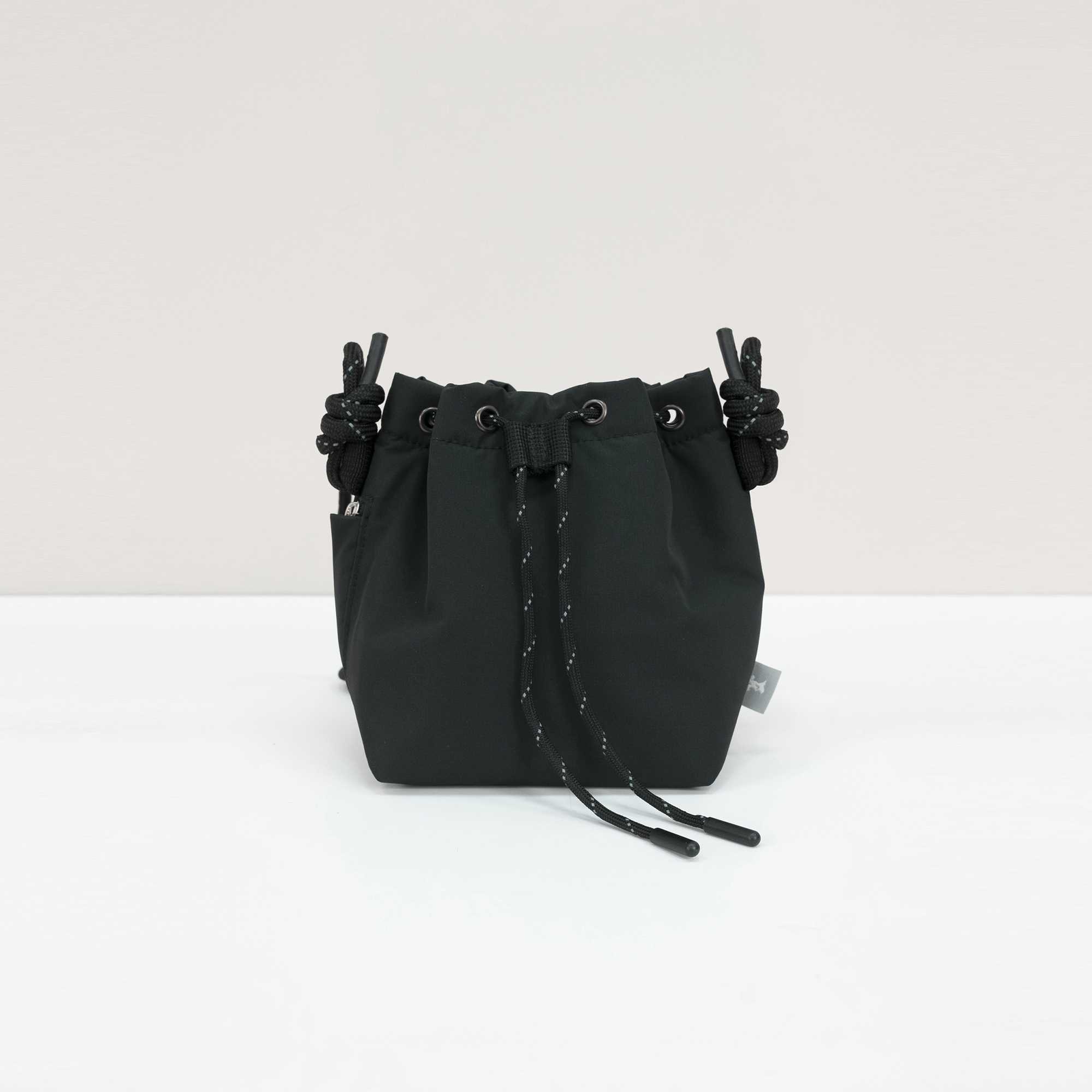 QueenCows Kids กระเป๋า Coni Cloud Waterproof Bucket (ฺBlack)