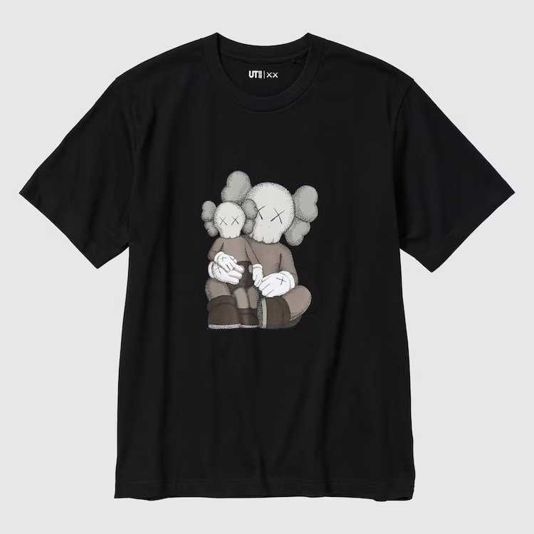 [ของแท้] Kaws x Uniqlo New collection Black T-shirts พร้อมส่ง