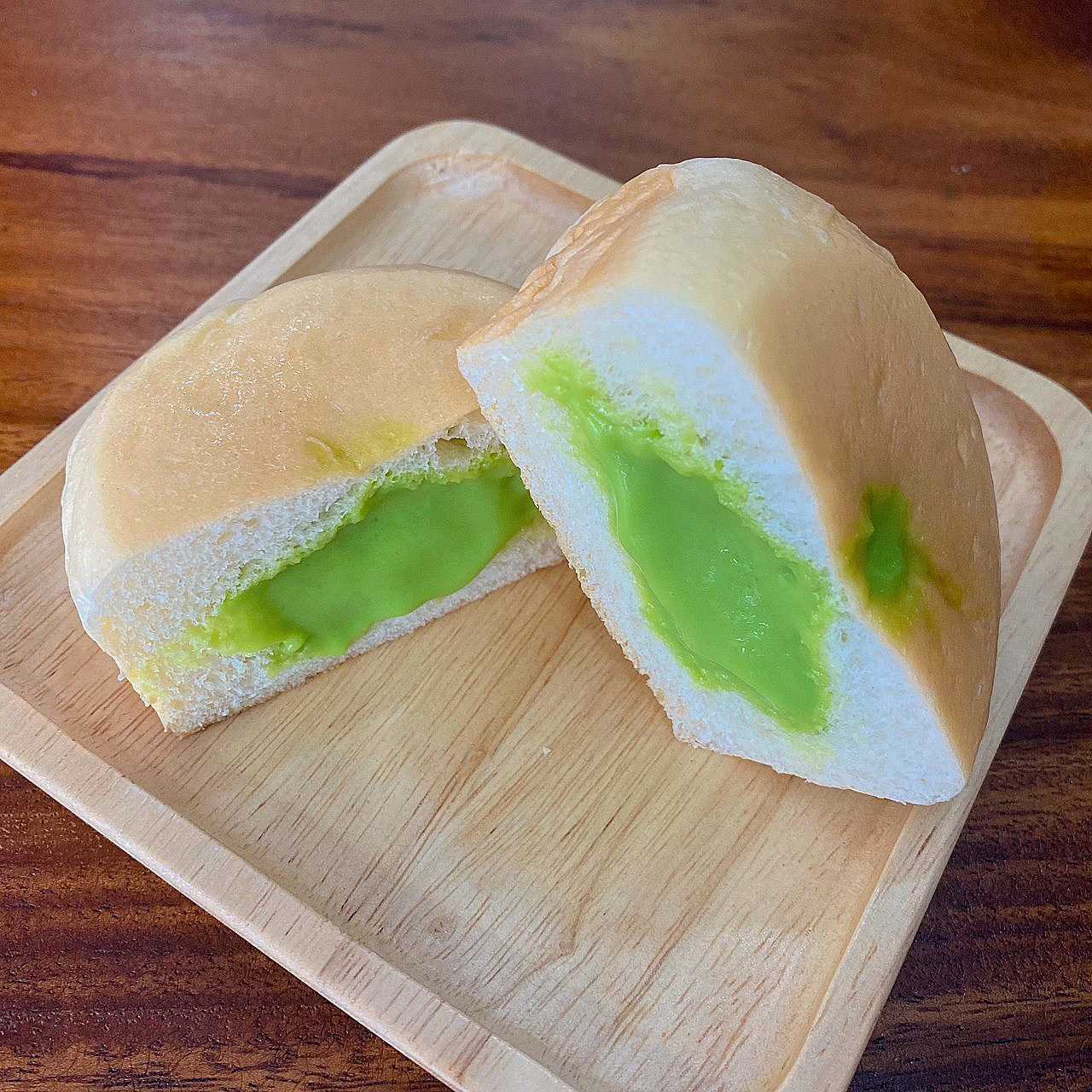 (NEW) ขนมปังนมสดกล่องสี่เหลี่ยม ไส้สังขยาใบเตย