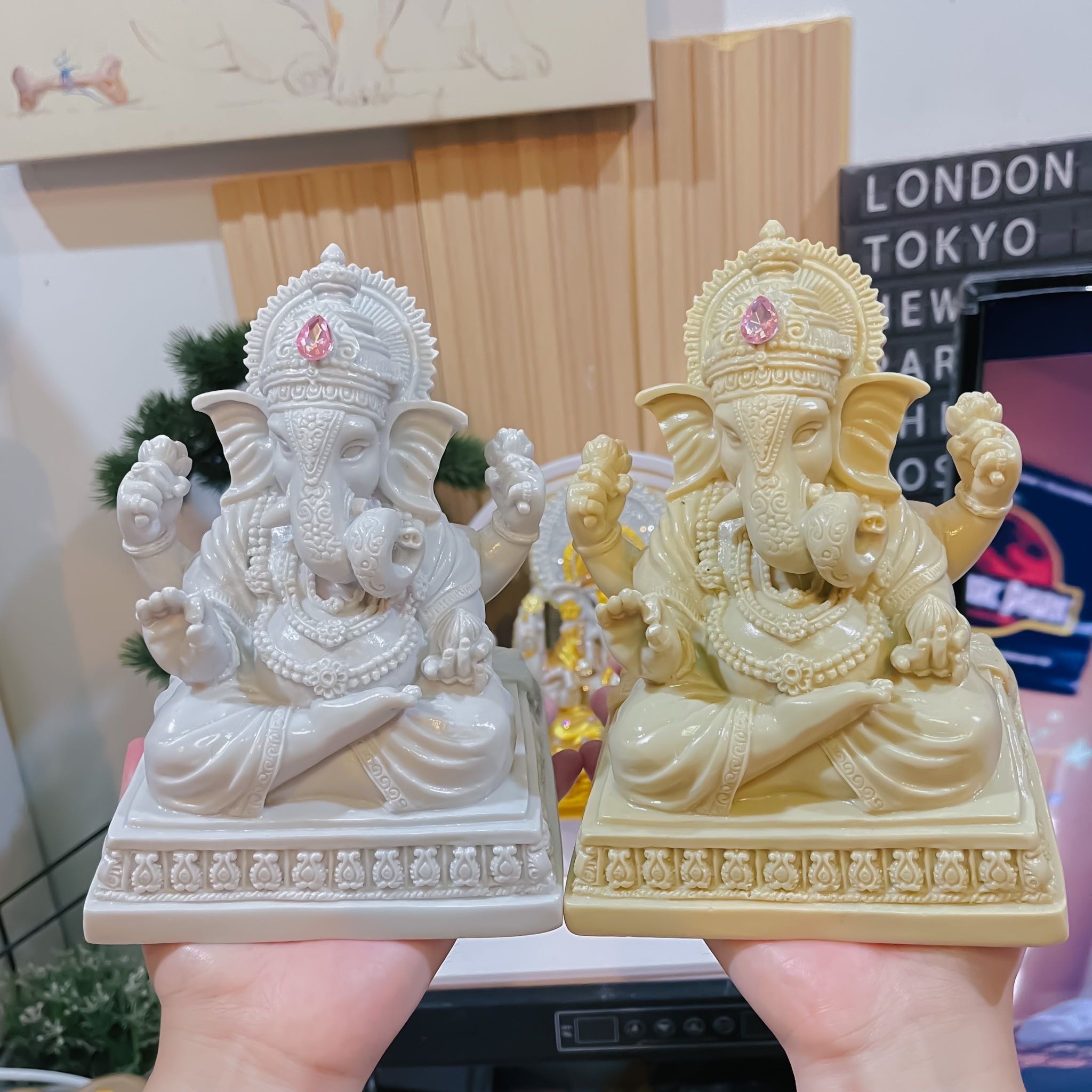 พระพิฆเนศปางดั๊กดูเศรษฐ(งาช้าง/ขาวมุก)