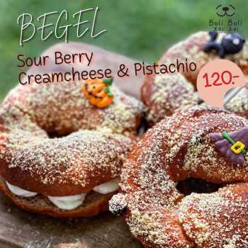 BoliBoli Bagel Sour berry creamcheese & pistachio