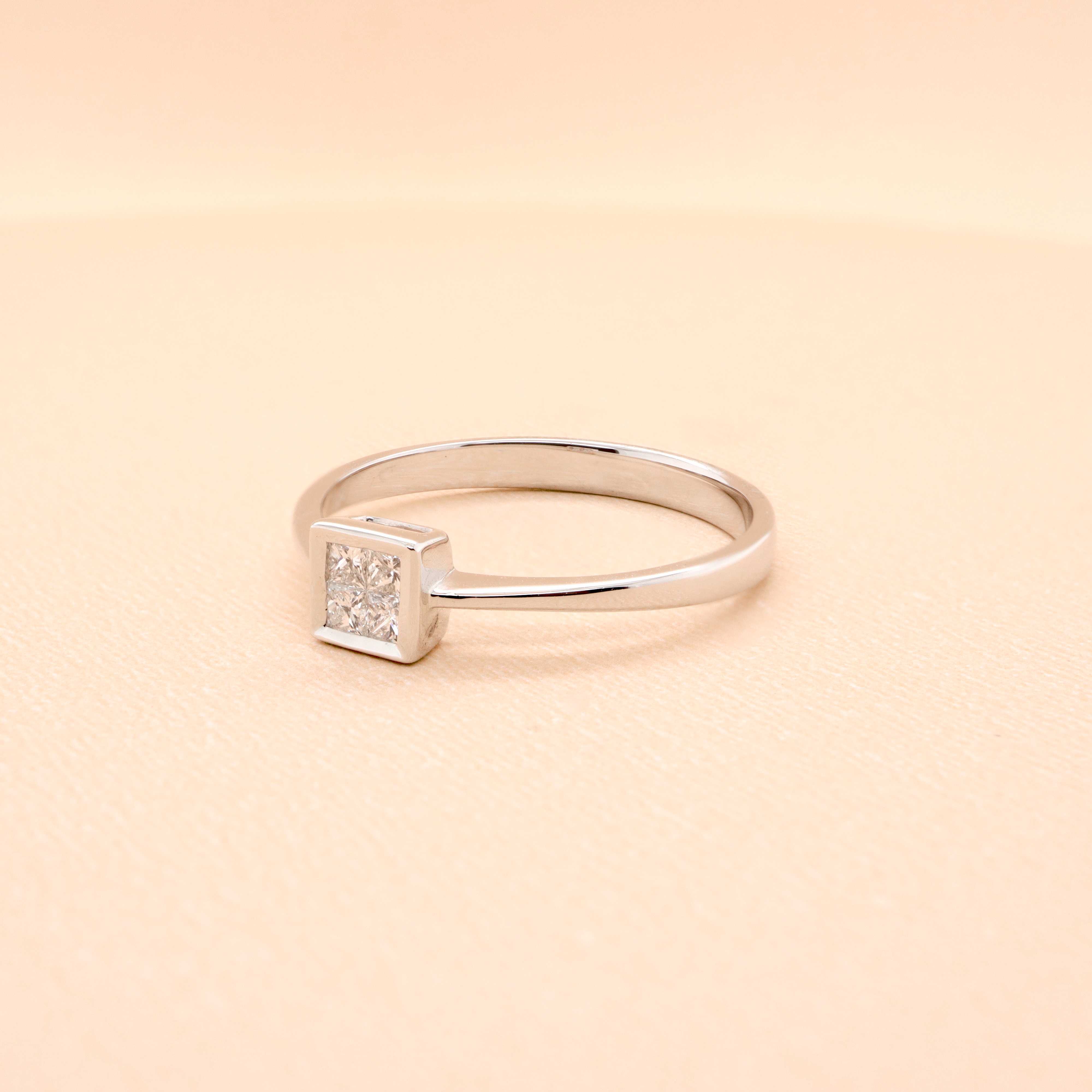 Princess Diamond Ring แหวนเพชรแท้ รูปทรงสี่เหลี่ยมจตุรัส ทองคำขาว 18K by SVS Jewelry K1249