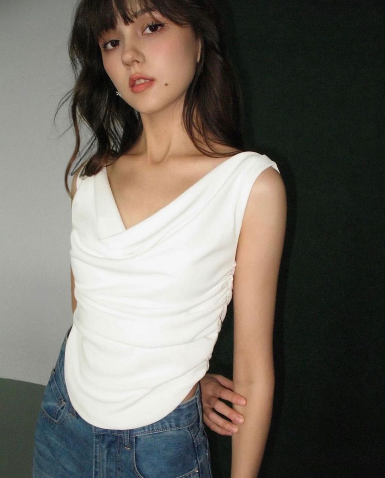 Top white S