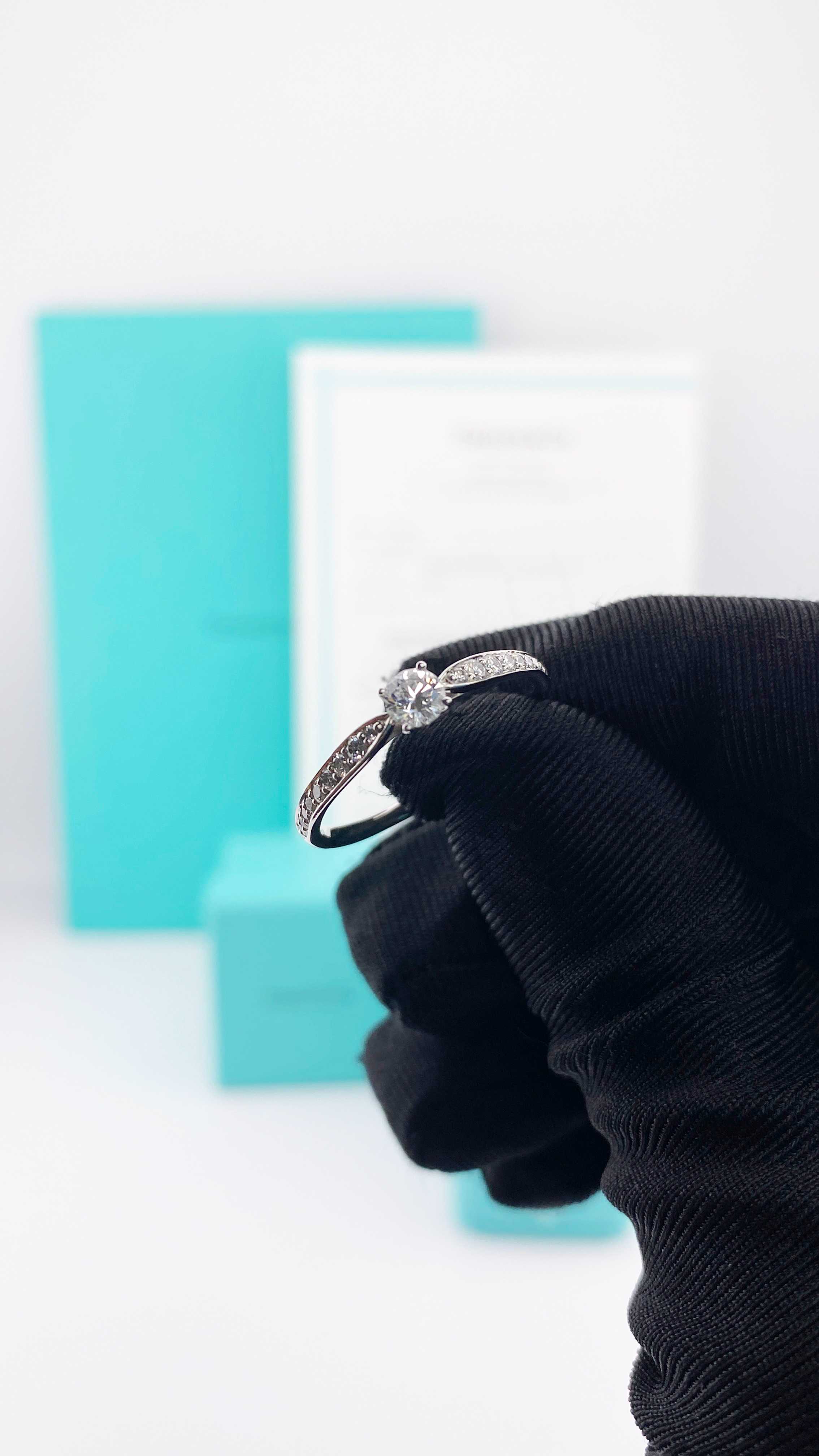 Tiffany and Co Solitare Ring Platinum Platinum + Diamonds