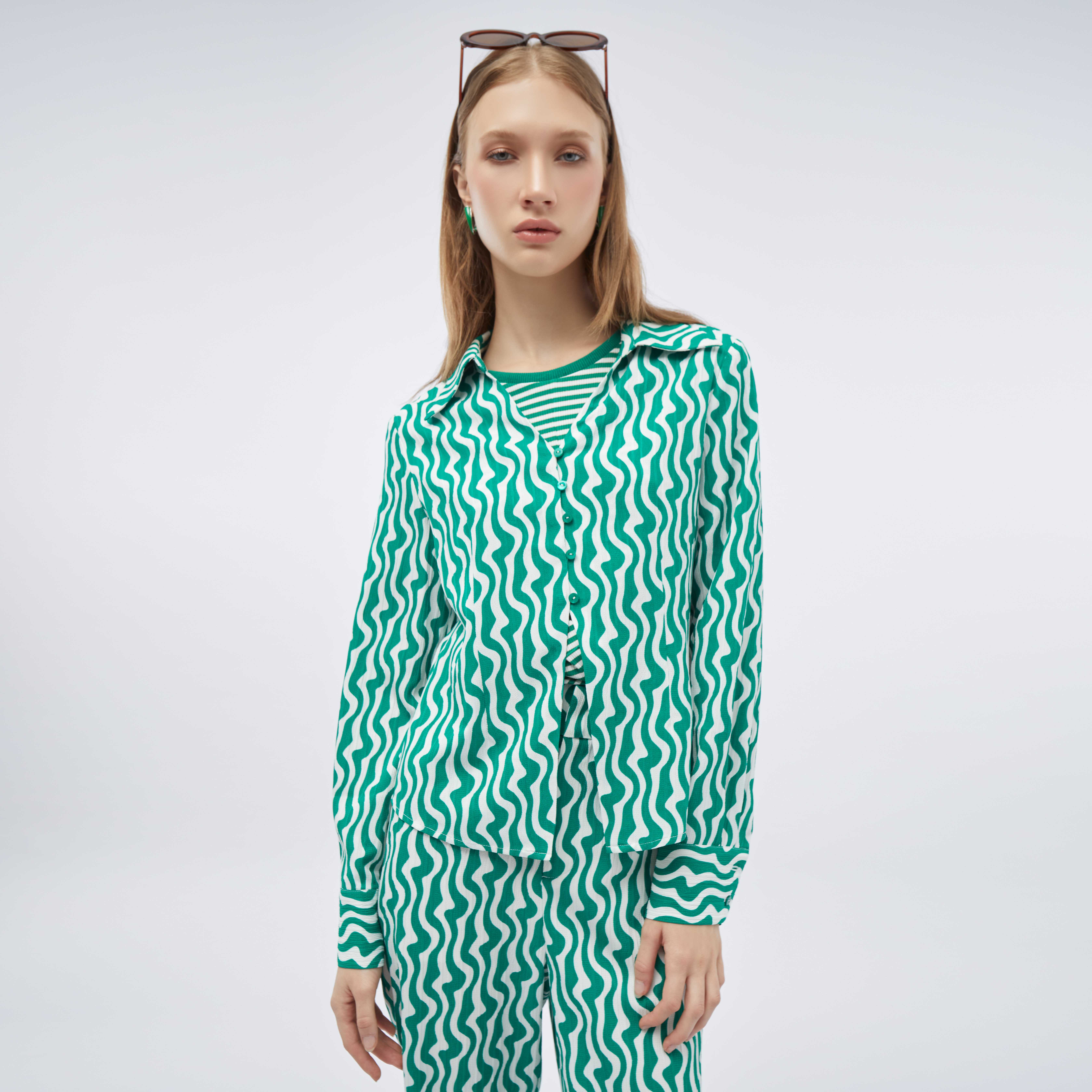 เสื้อเชิ้ตแขนยาวลายแอ็บสแตรก | Abstract Animal Print Shirt | 06068