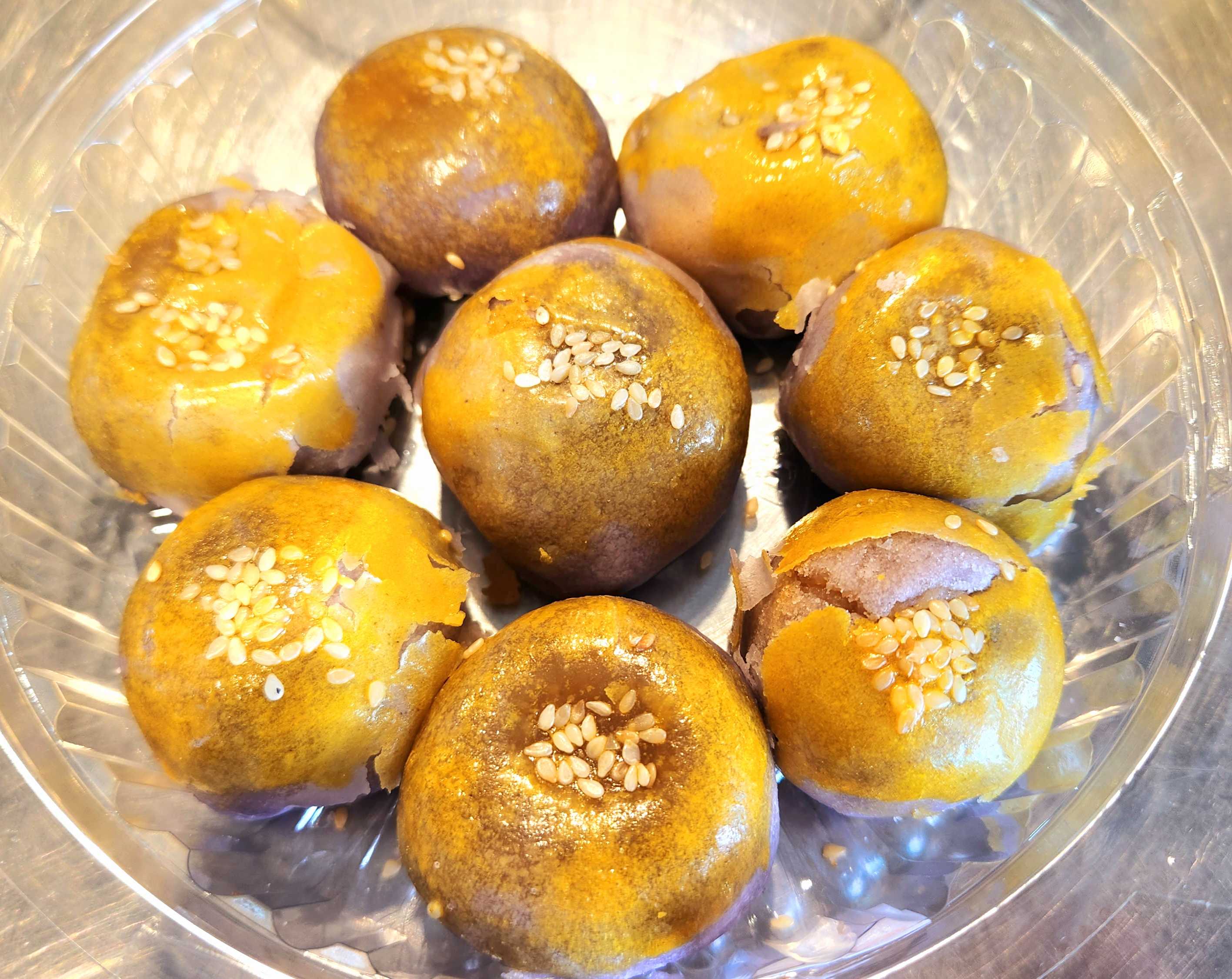 ขนมเปี๊ยะไส้เผือกไข่เค็ม