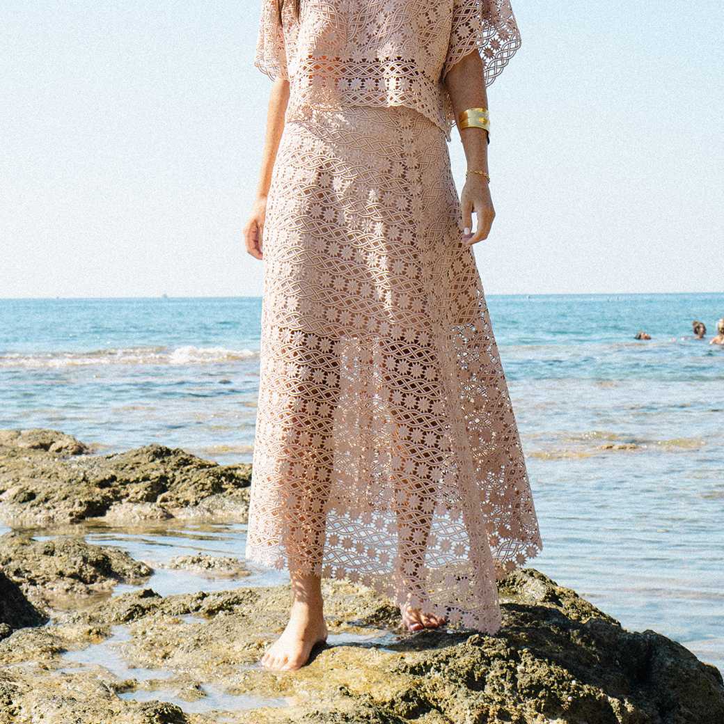 ( พร้อมส่ง)  Perana กระโปรงลูกไม้ Zuri Skirt สี Beige เบจ (ซับในเบจ)
