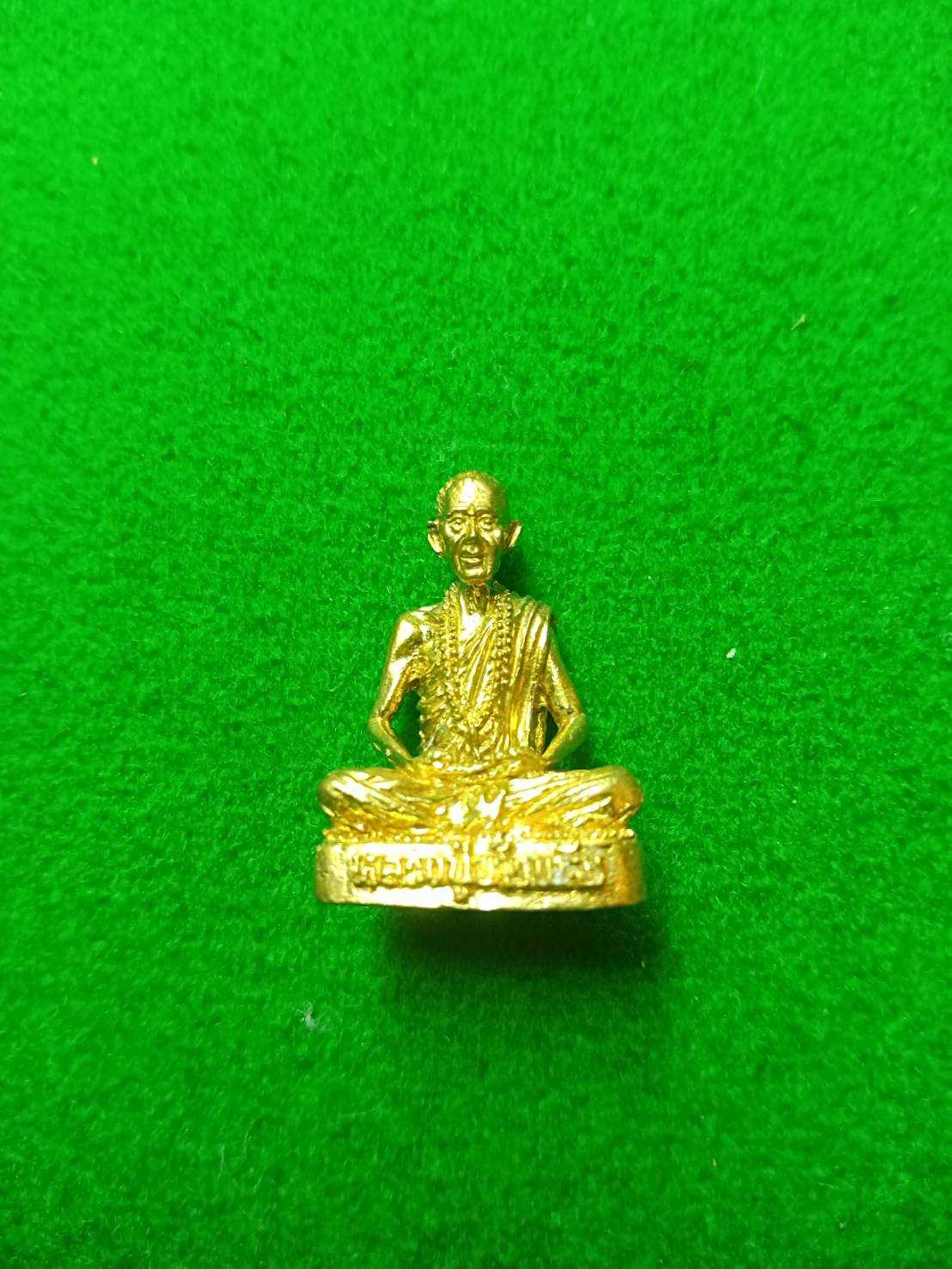 พระรูปเหมือนหลวงปู่ข้าวแห้ง ขนาดพกพา เนื้อทองทิพย์