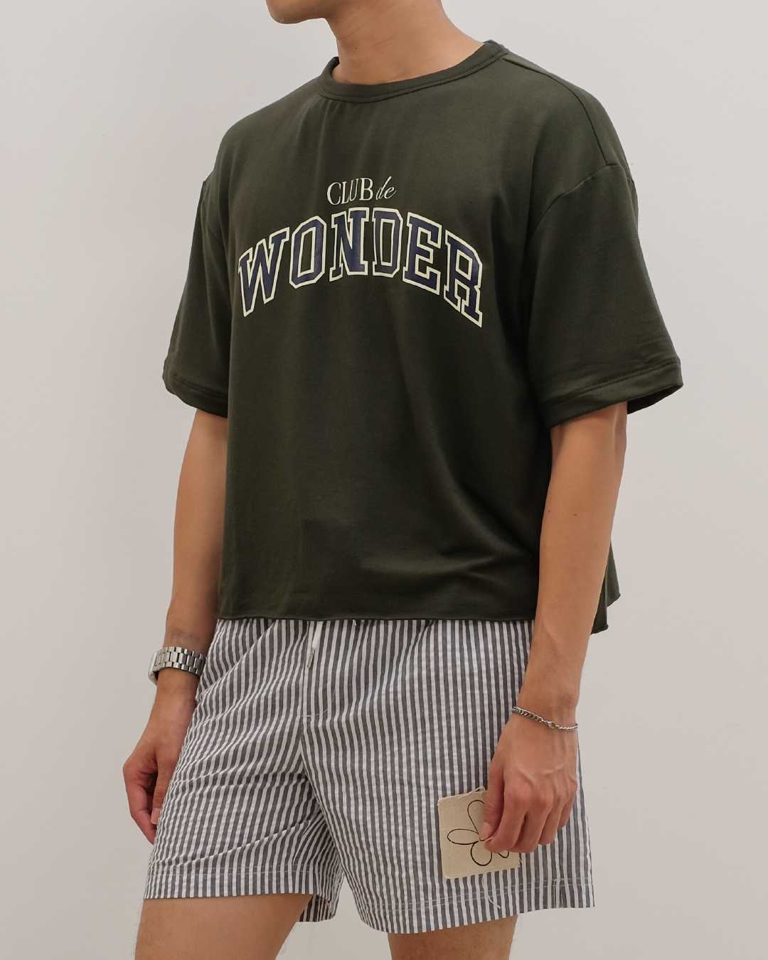CLUB ✿ 29 ‘Club de Wonder’ Cropped T in Olive Green