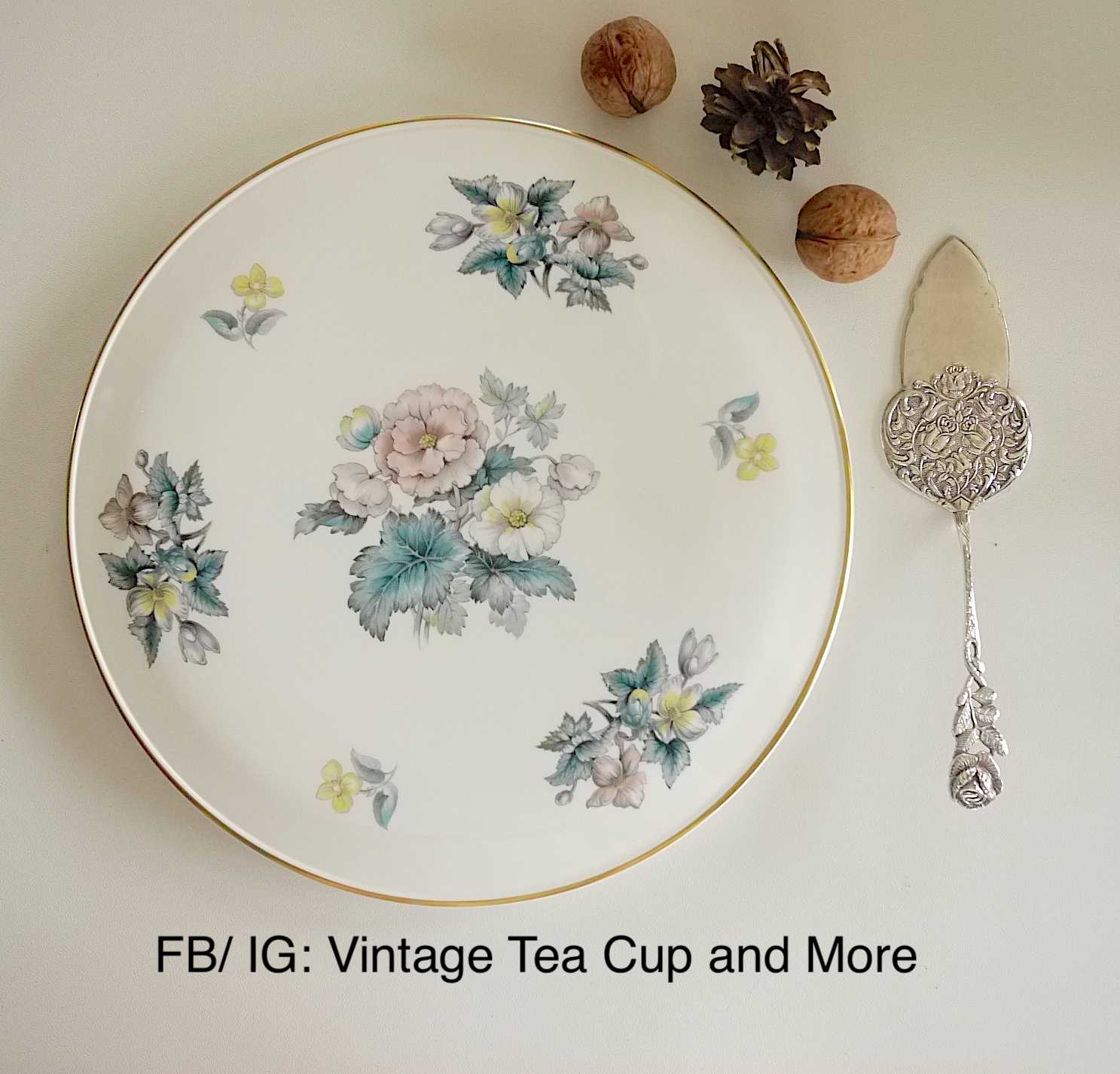 Royal Worcester Cake Plate ขนาด 11 นิ้ว