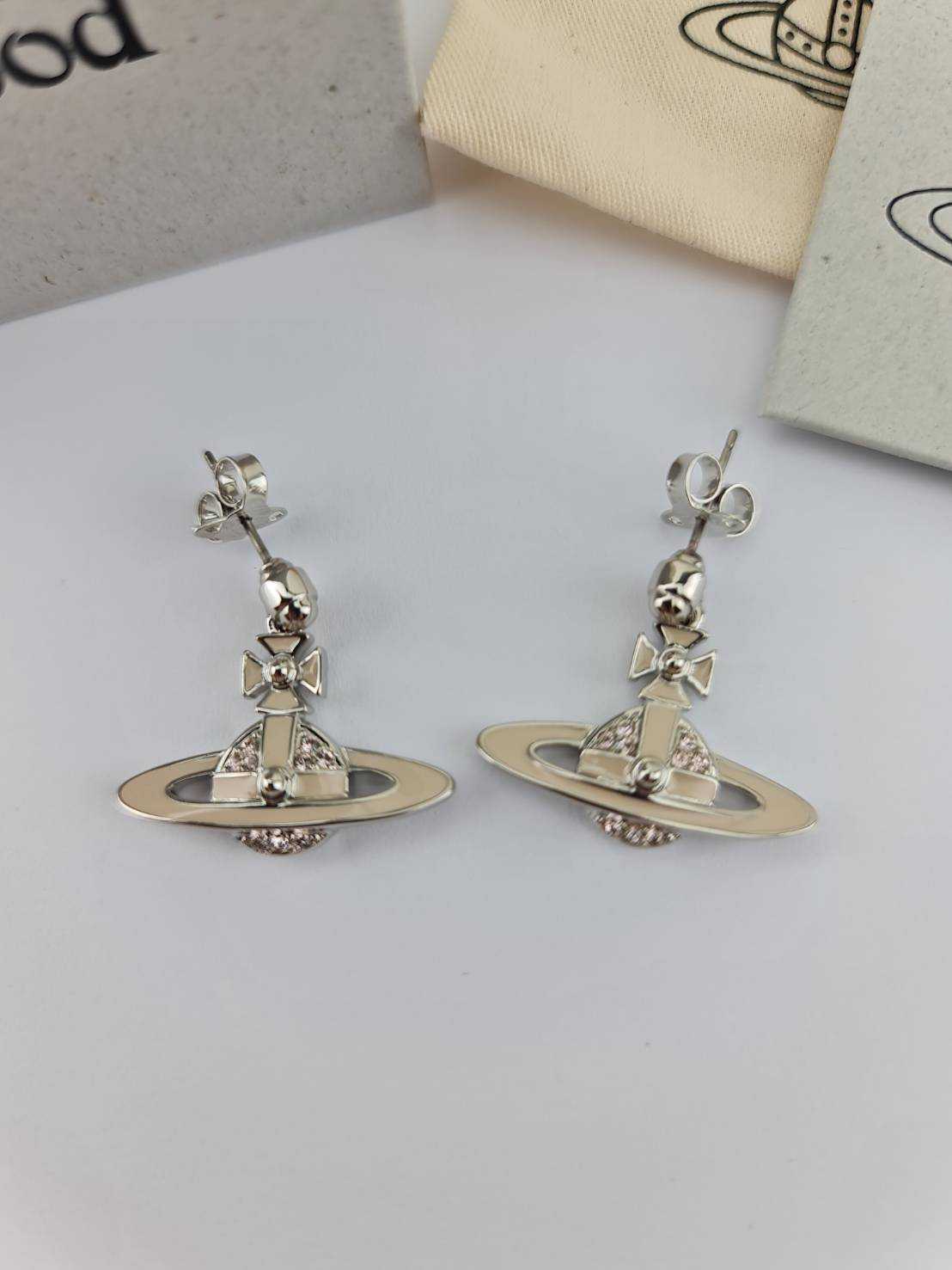 New Vivienne EARRINGS  📌(ทักเชทก่อนสั่งซื้อ)​