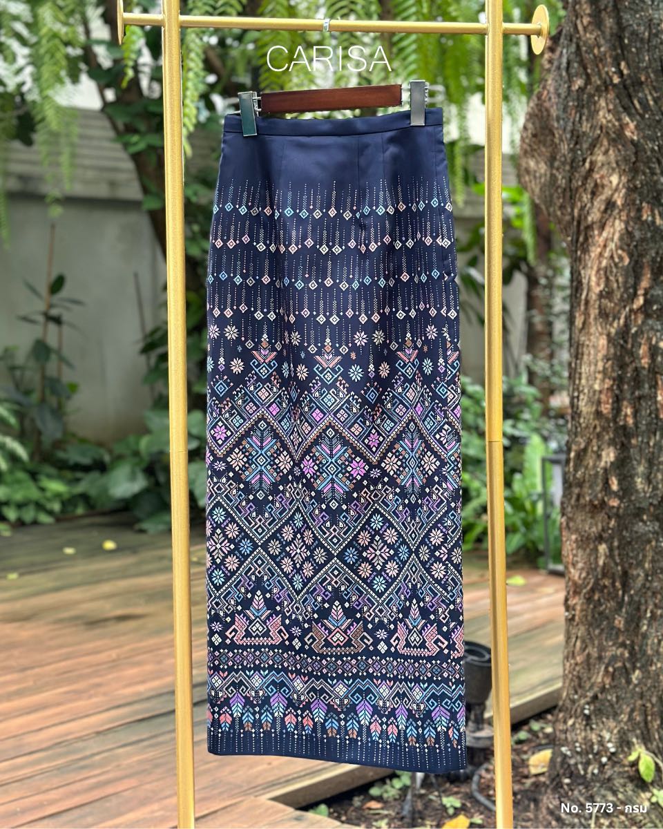 Carisa ผ้าถุงสำเร็จพร้อมใส่ พิมพ์ลายไทย ผ้าไหมเนื้อนิ่มทอพิเศษเฉพาะของทางร้านเท่านั้น  [5773]