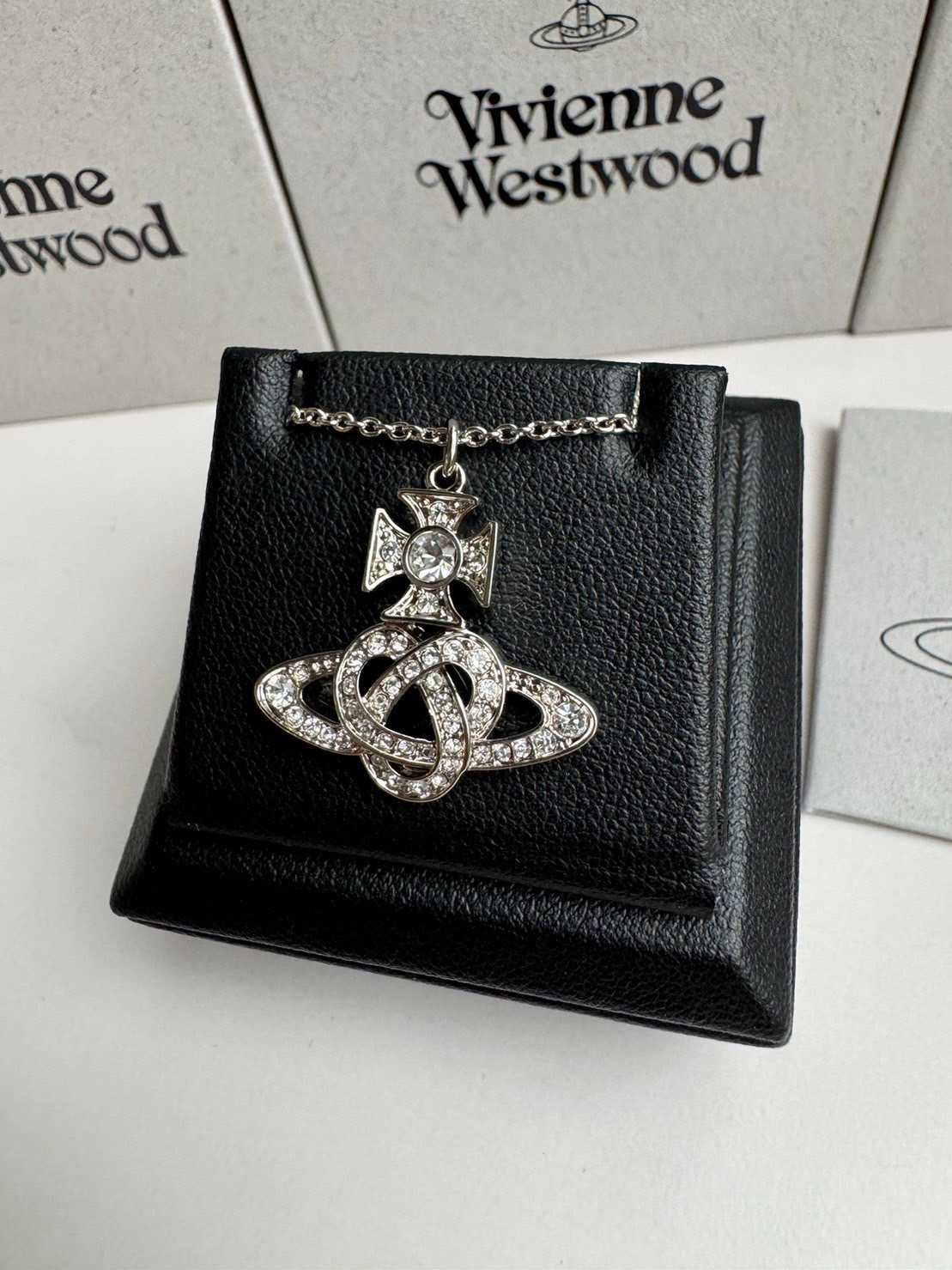 📌(ทักเชทก่อนสั่งซื้อ)​   New Vivienne Westwood  สร้อยคอ เพชรสวยมากกก เล่นแ