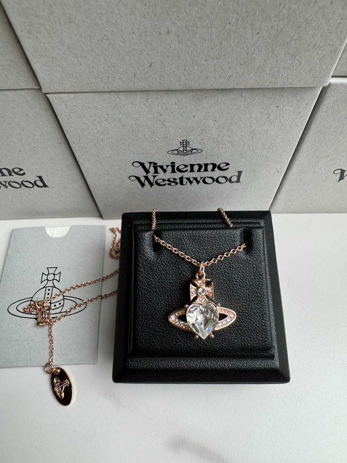 New Vivienne Westwood  สร้อยคอโรสโกล   เพชรรูปหัวใจ Rare