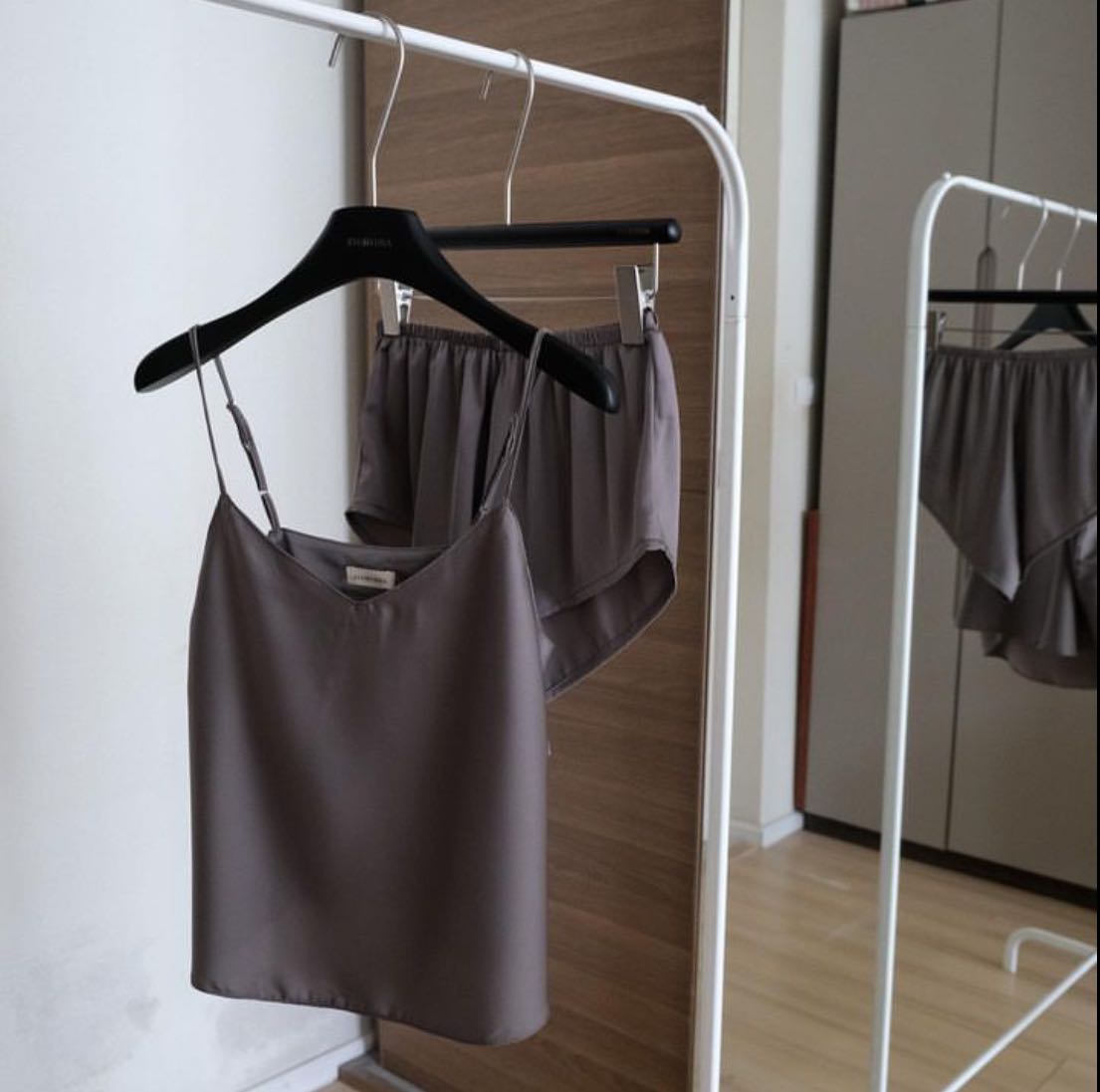 set ชุดนอนเสื้อ + กางเกง (ผ้าซาติน)