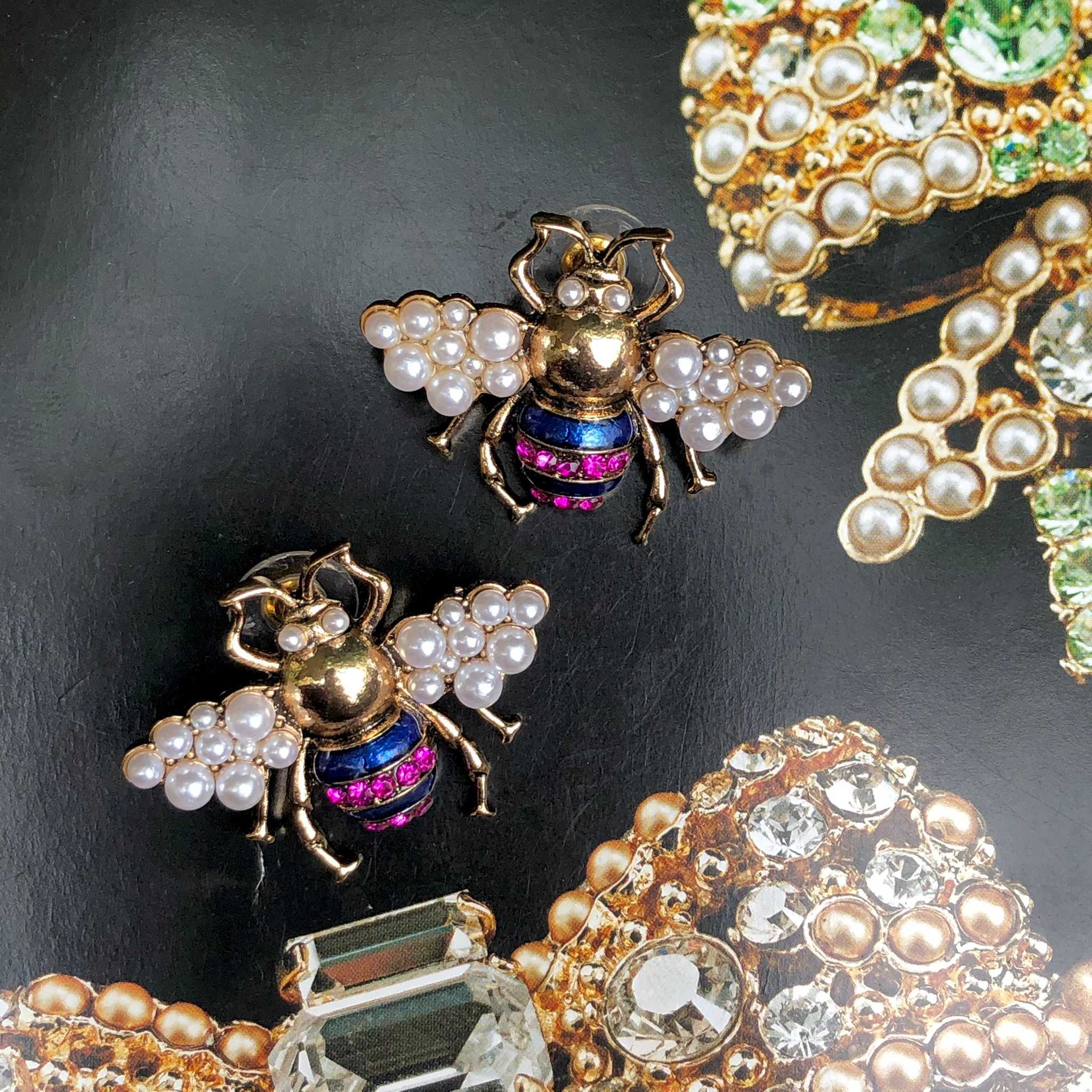 Queen Bee Sparkling Crystal Earring, in Jewel Tone 🐝🌈🫧 ต่างหูนางพญาผึ้งสุดเก๋