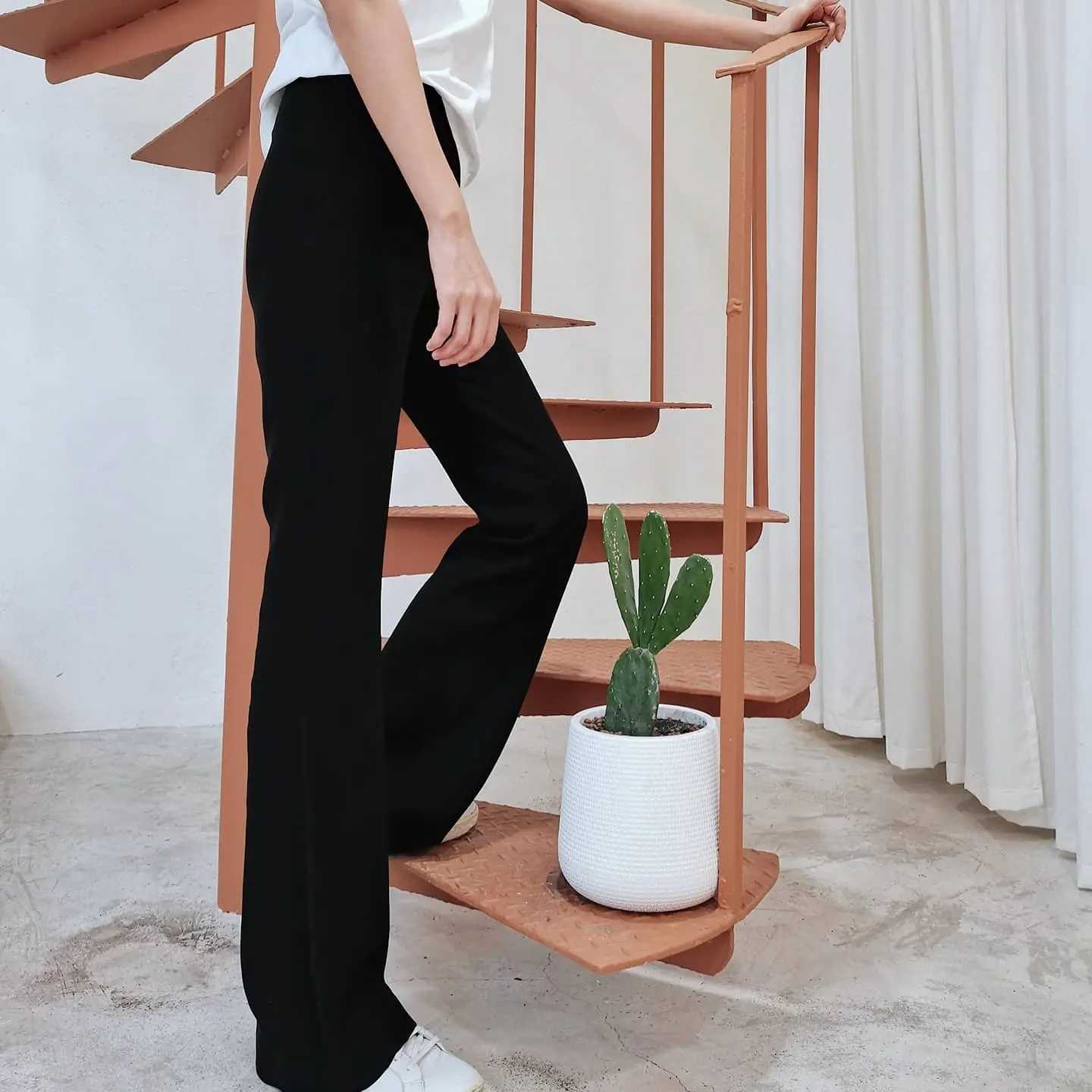 Bell-bottom​ Pants​