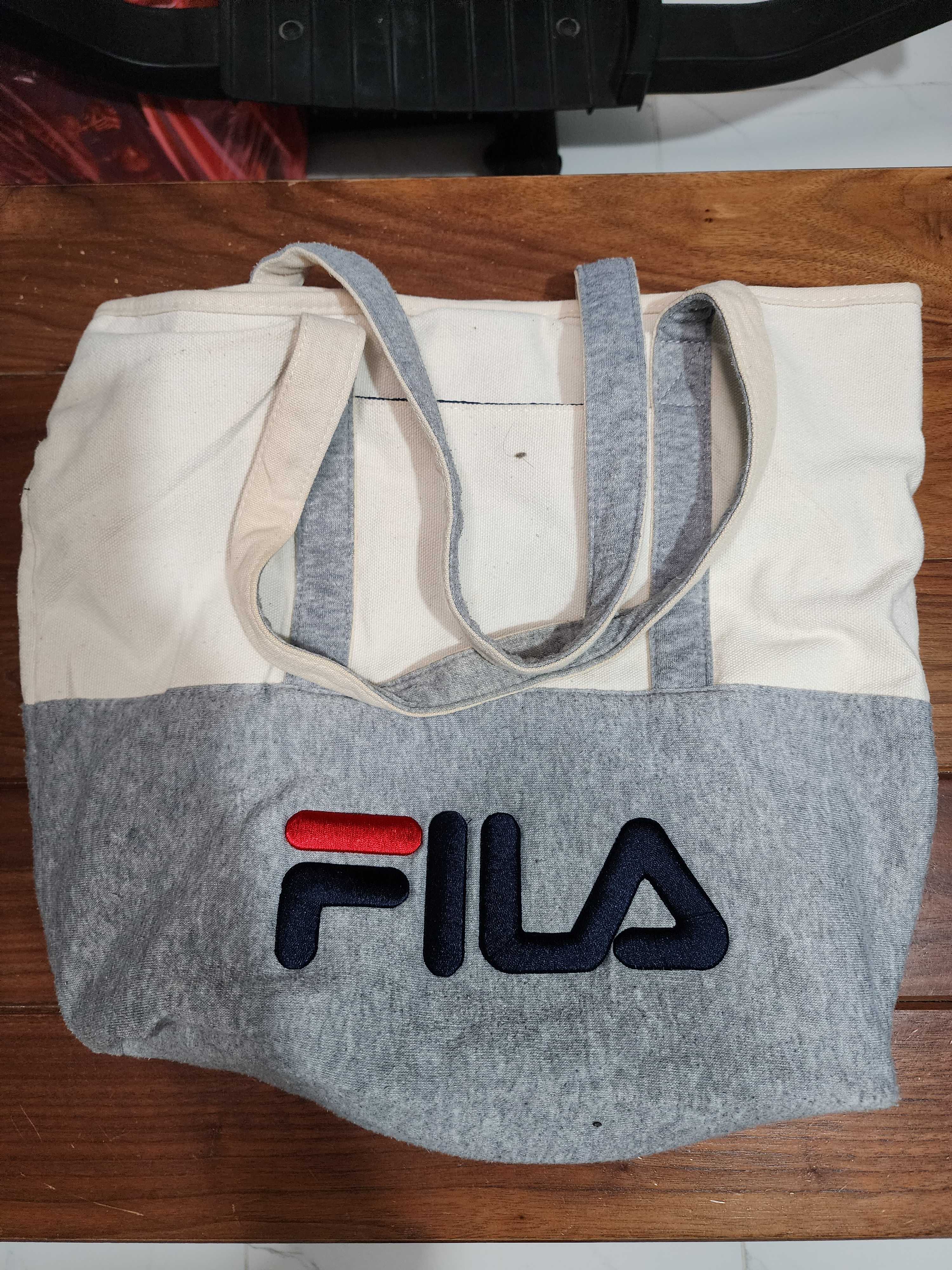 กระเป๋า สะพายข้าง ยี่ห้อ FILA รุ่นใหม่ เก่าเก็บ เดิมๆ หายาก ทรงวินเทจ สภาพดี พร้อมใช้งาน