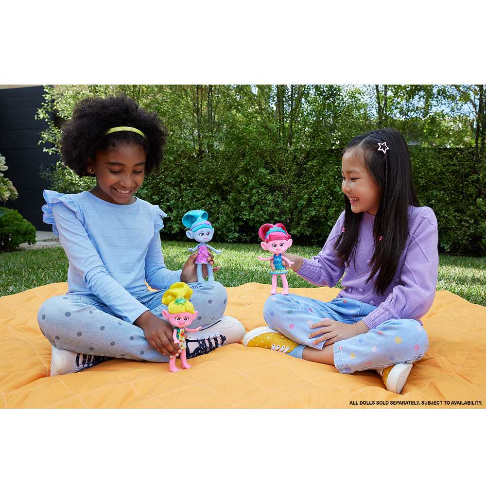 Trolls 3 Band Together Trendsettin' Doll Assortment (HNF03-956A)