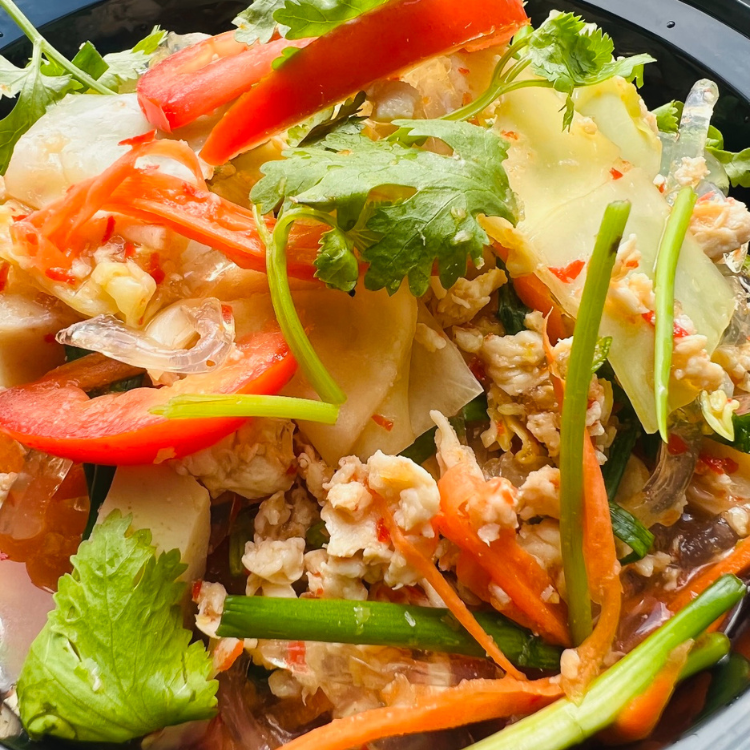 ยำเส้นเเก้วหมูยออุบลพริกไทยดำ Spicy vietnamese pork sausage & konjac noodle salad