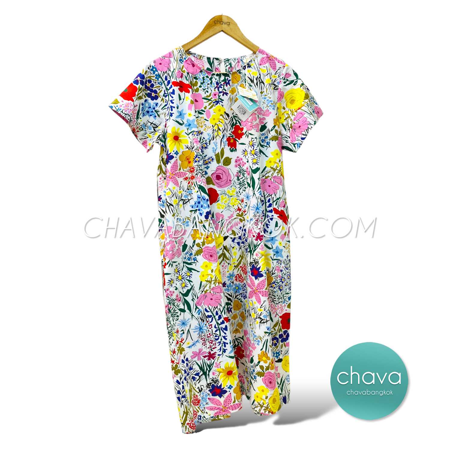 Maxi Dress / ชุดเดรสยาว ผ้าคอตต้อน  ลายดอกไม้หลากสี กระดุมหลัง มีกระเป๋า 2 ข้าง