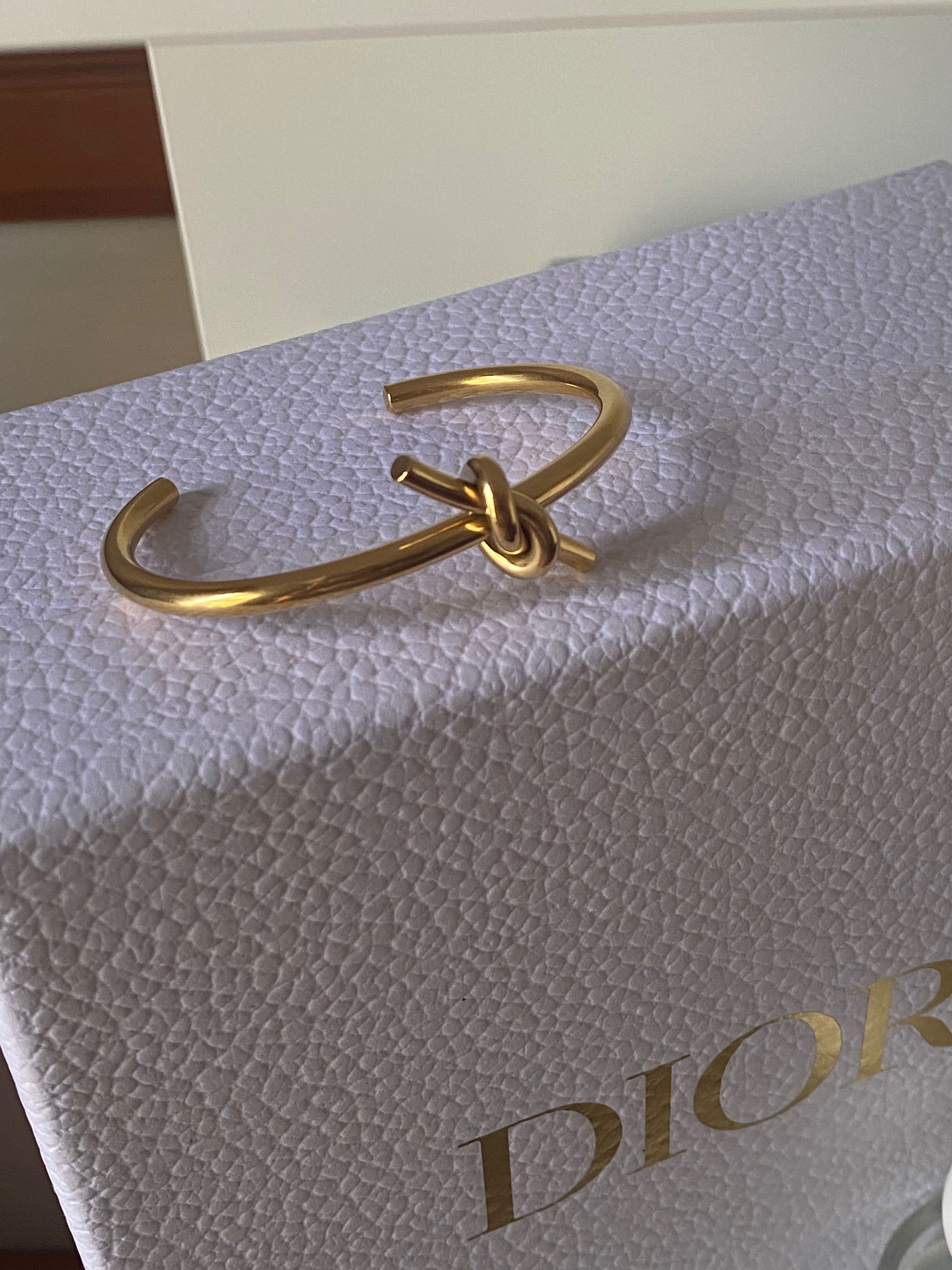 Tied bracelet💫🧣🥂