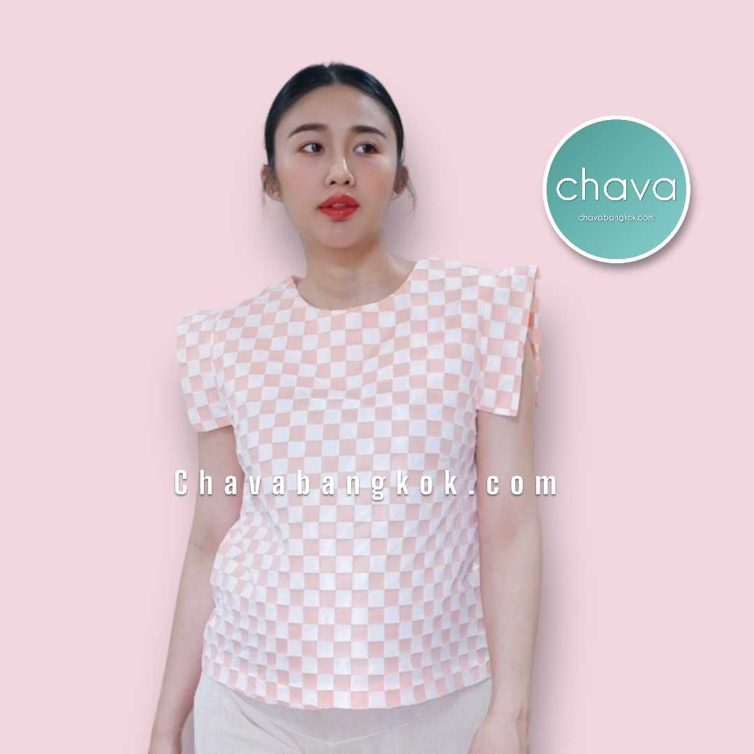 เสื้อ Blouse / เสื้อ top  สีชมพู ขาว ผ้าคอตต้อนพิมพ์นูน ลายตาราง