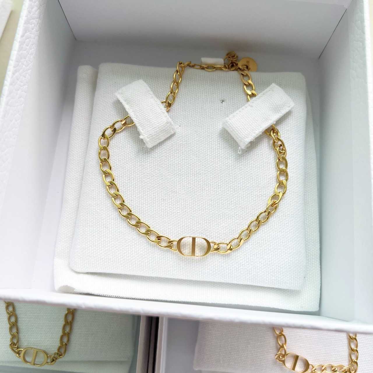New Dior Necklace   CD logo รุ่นนี้แบบบางนะคะ
