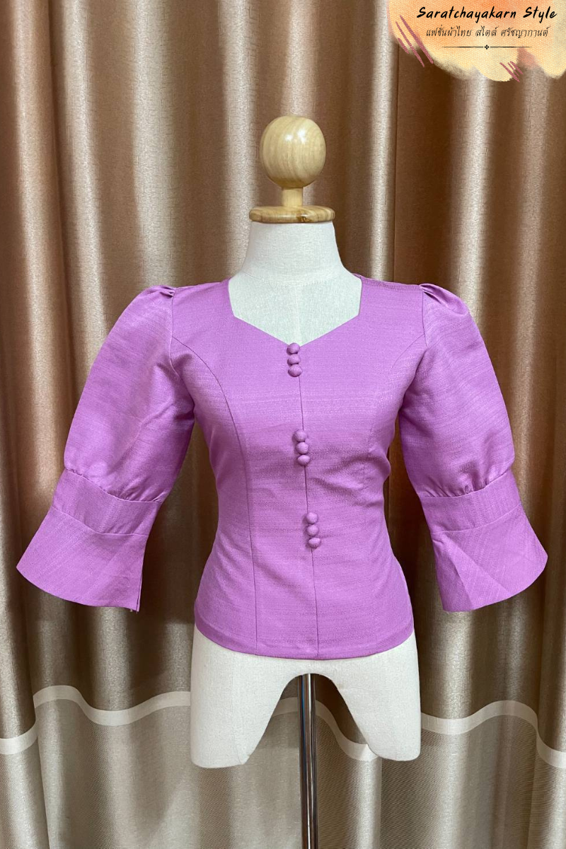 เสื้อแขนระบายสี่ส่วน ผ้าไหมลาว คอห้าเหลี่ยม  ใส่แมชกับผ้าถุง ไปงานบวช งานบุญ สวยมาก