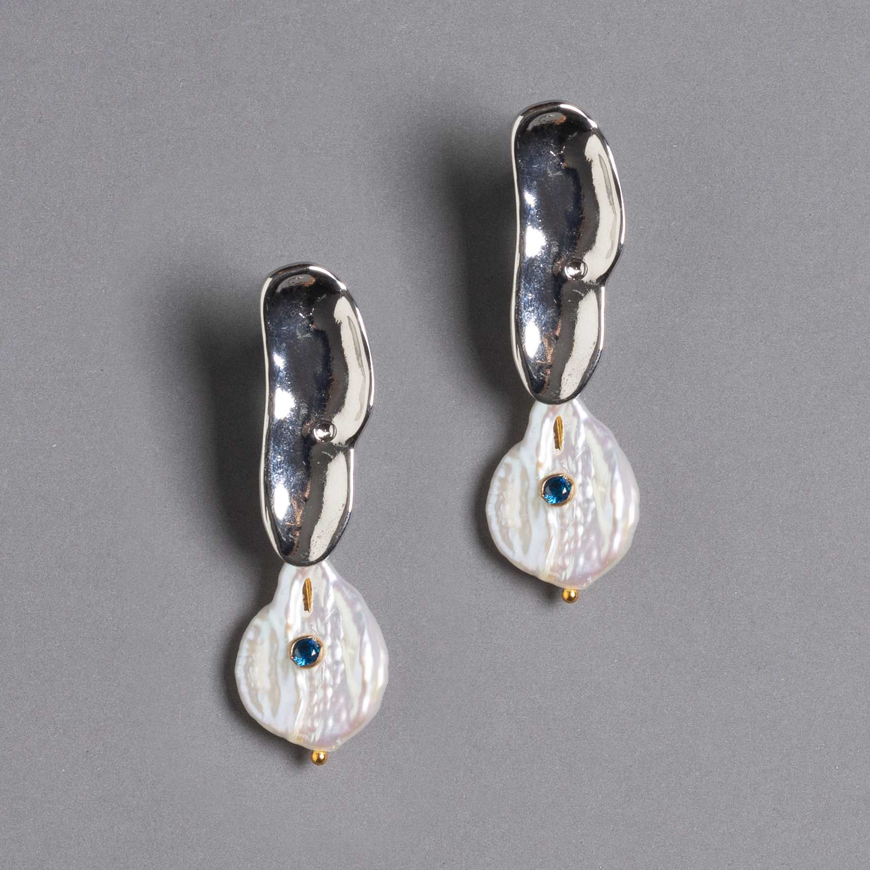 WHITE PEARL RHODIUM EARRINGS