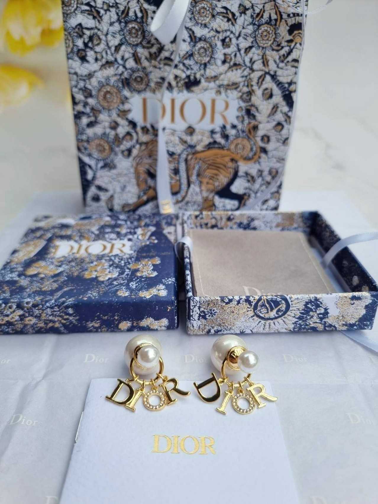 👂ต่างหู✨Dior เพชรวิ้ง💎พร้อมอุปกรณ์ครบ