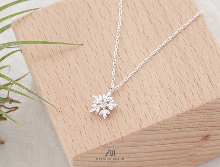 MeeningBrand ❥ สร้อยคอ : SNOWFLAKE DIAMOND