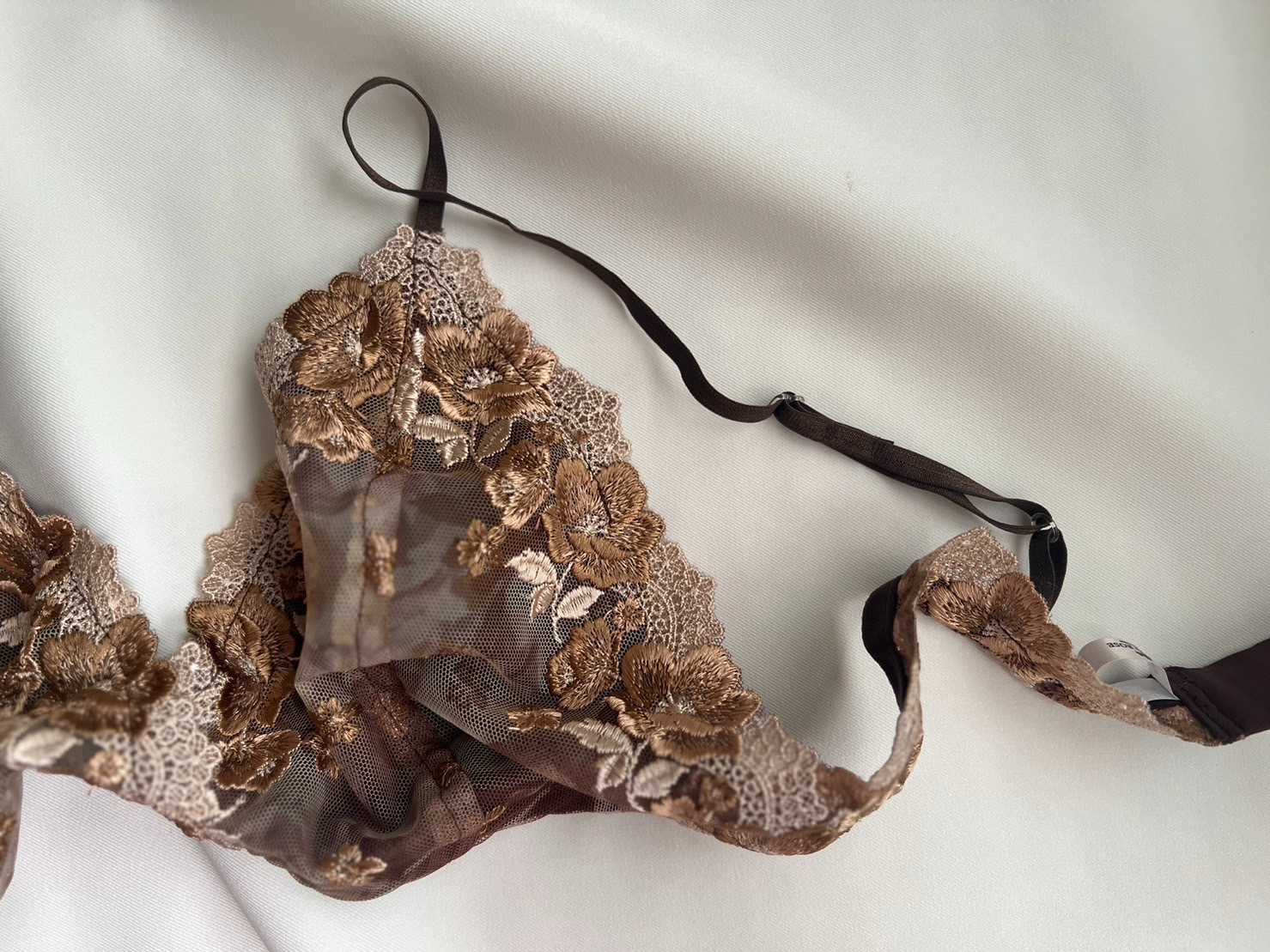 Basic Bra in Golden Brown (Bra & Thong)