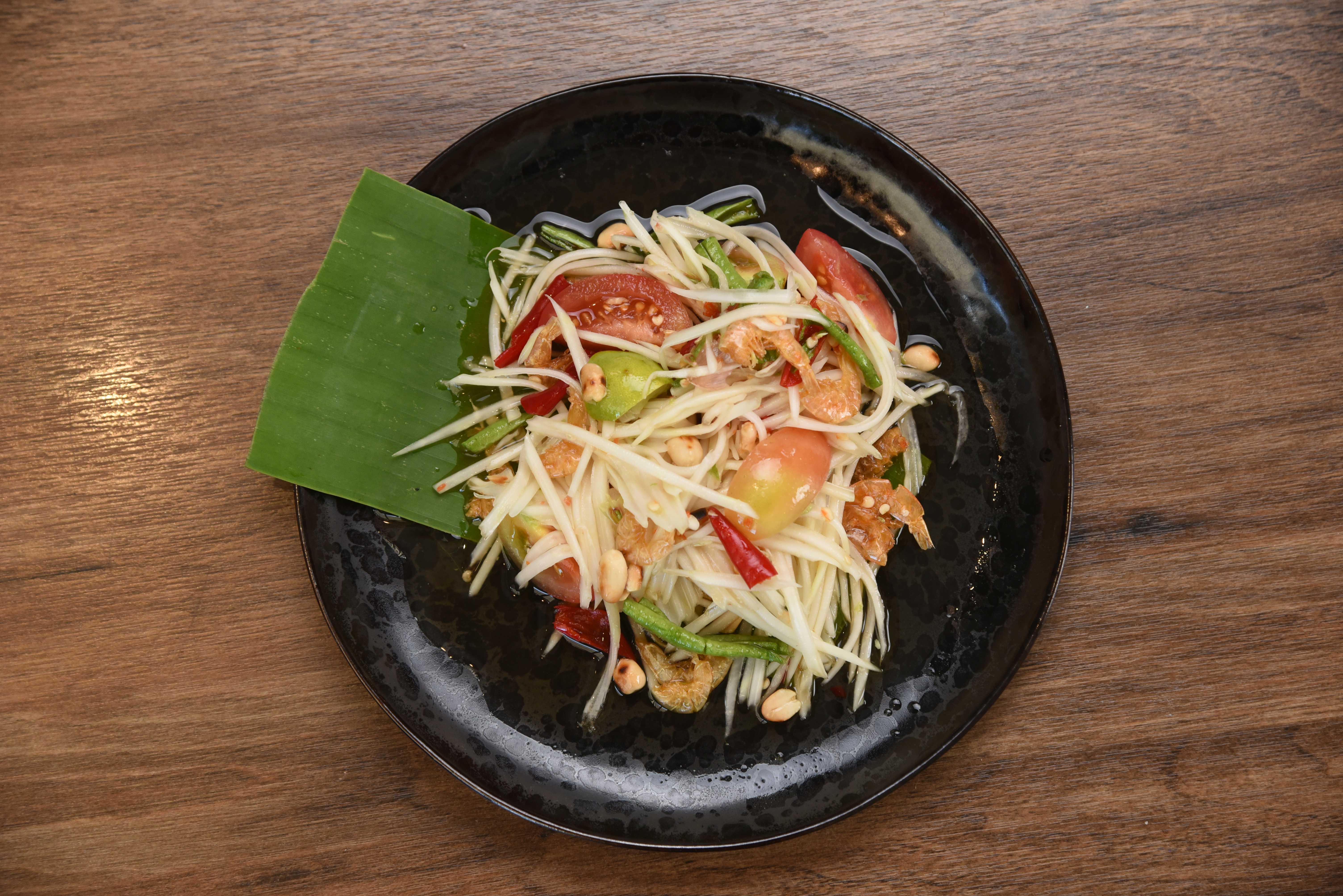 ส้มตำไทย กุ้งเสียบ