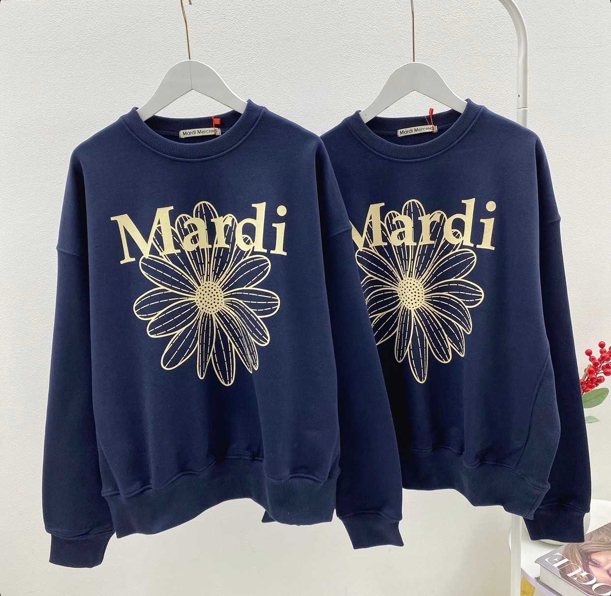 Mardi Flower sweatshirt (Navy/Cream)