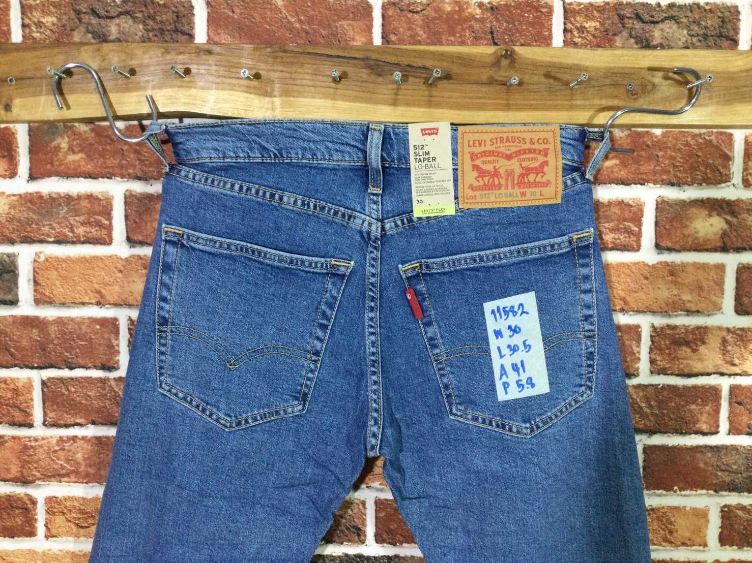 รหัส11582 Levi's512R(ตรงป้าย) (ผ้ายืด) (DS)  Made in Pakistan  เลขกระดุมลาง วัดจริง เอว30