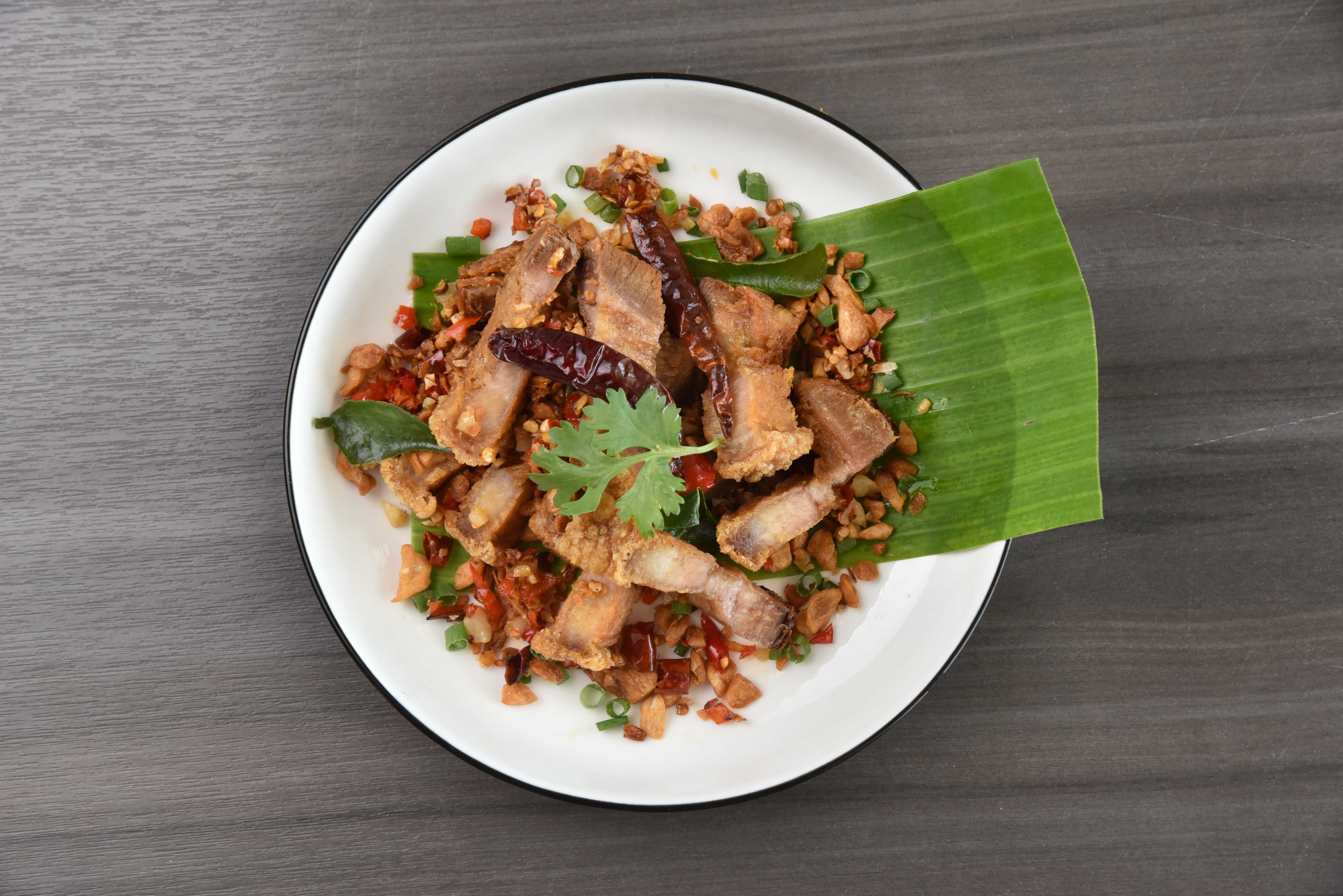 หมูกรอบคั่วพริกเกลือ