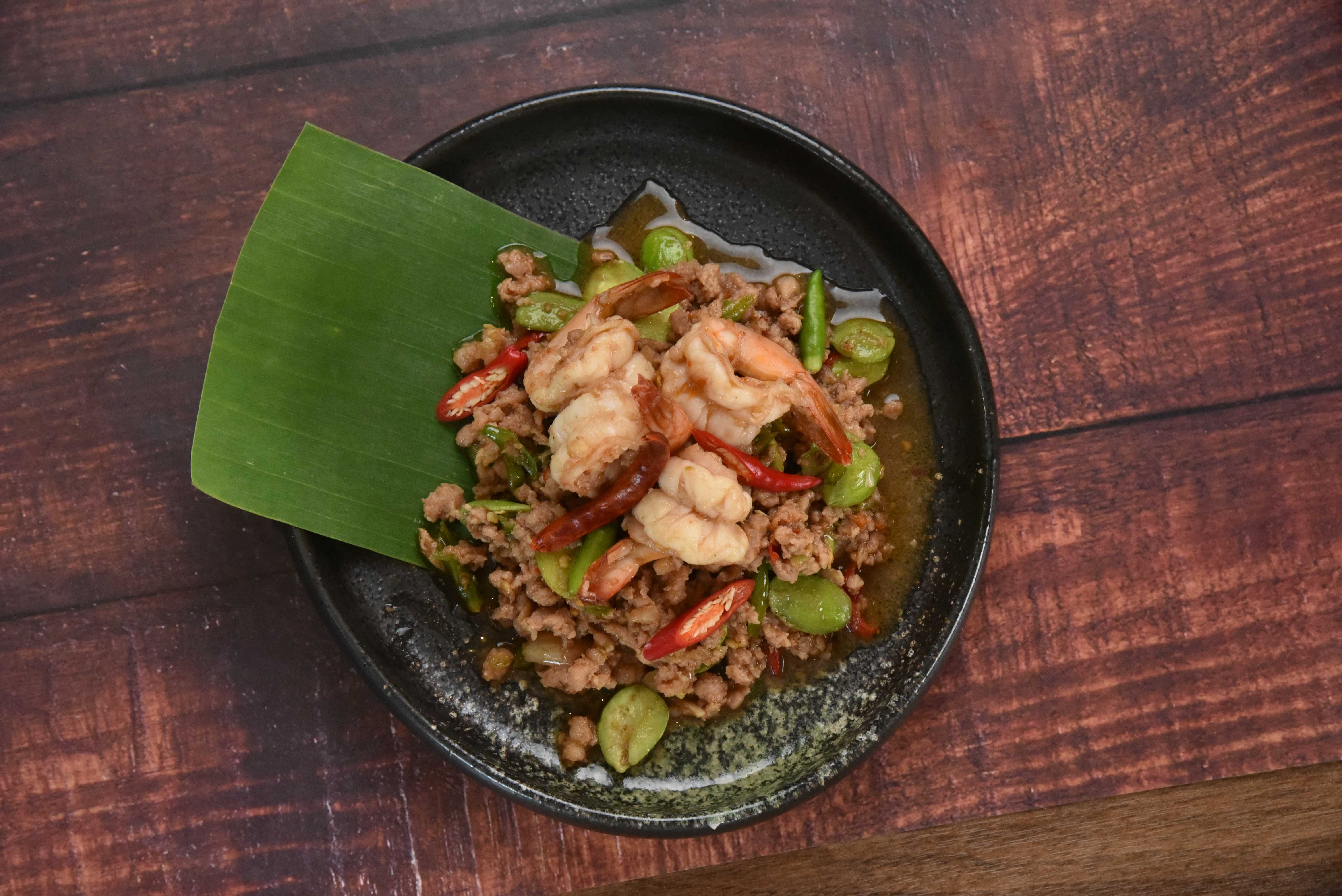 ผัดสะตอกุ้งหมูสับ