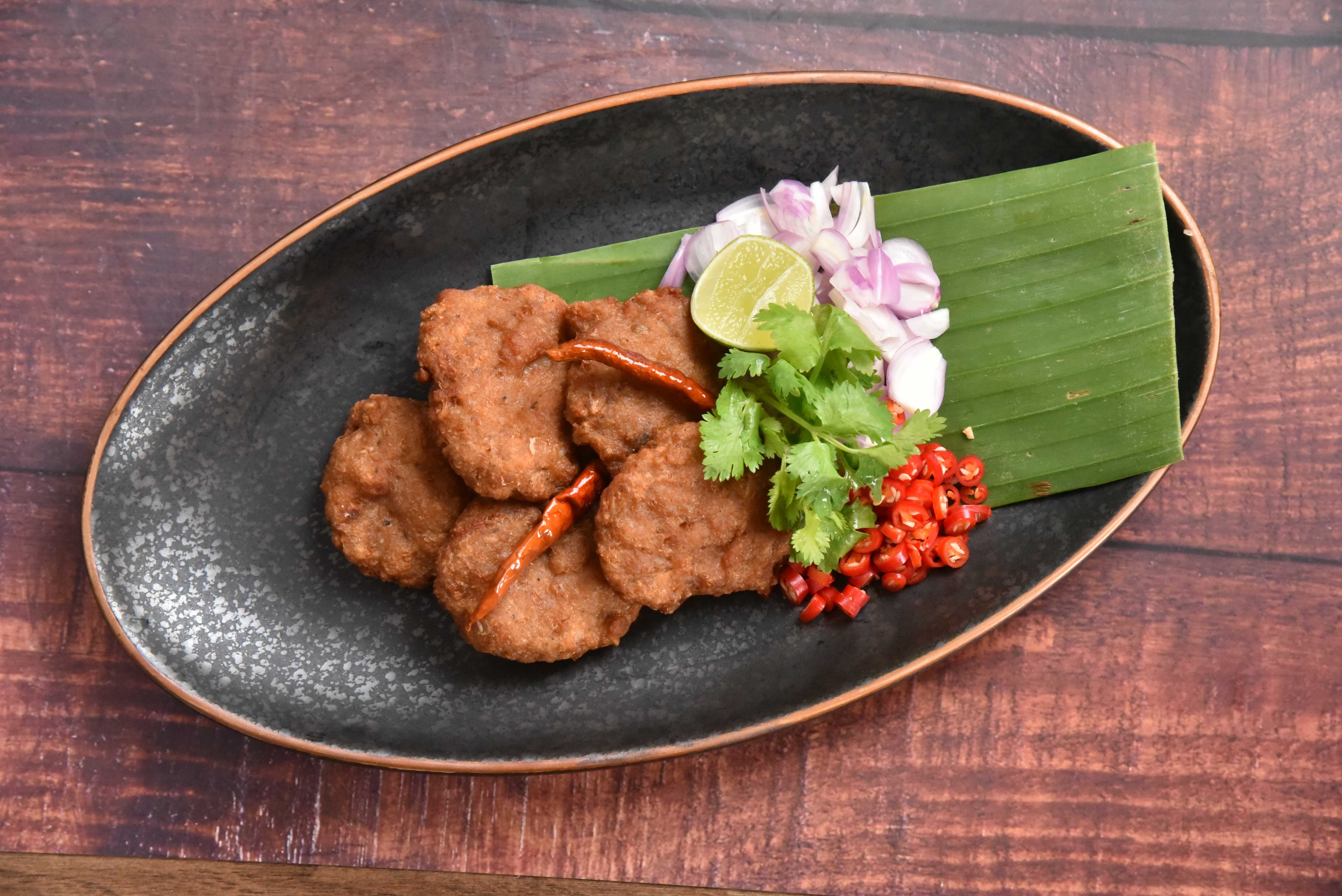 หมูก้อนปลาอินทรีเค็ม