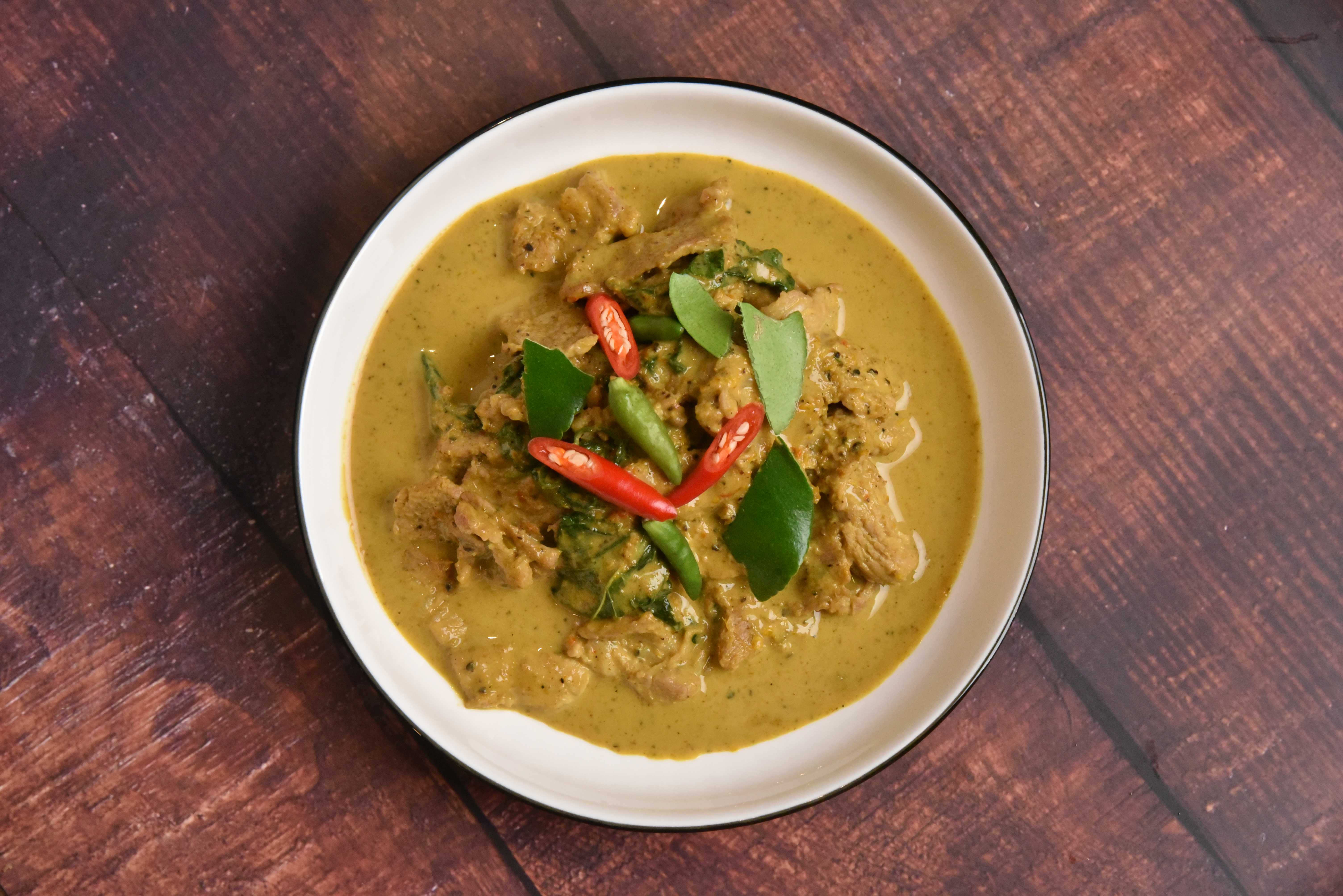แกงคั่วเนื้อย่างใบยี่หร่า